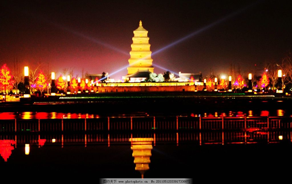 長安居，逢秋意