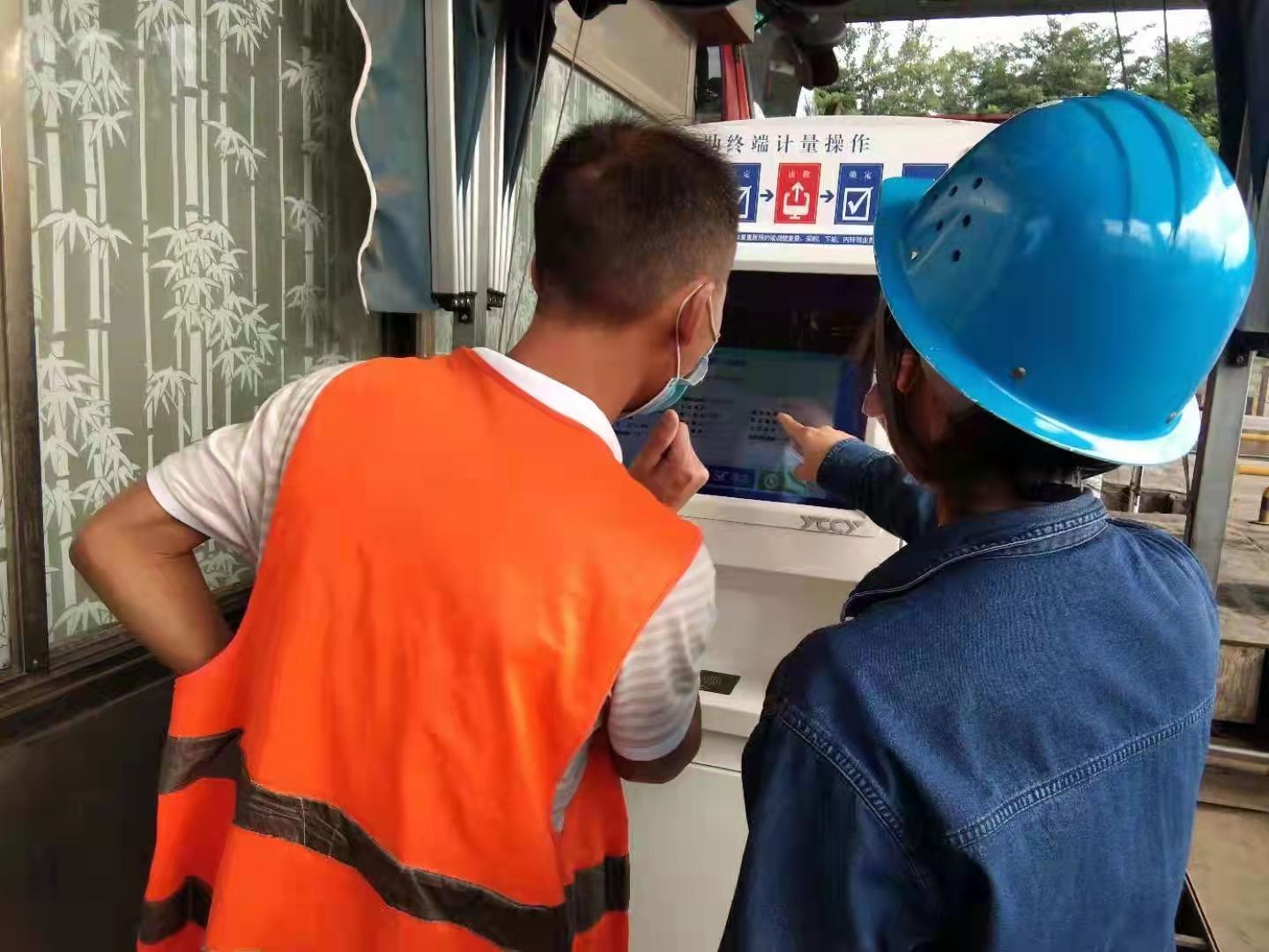 負重拼搏勇奮進,不忘初心得始終 負重拼搏勇奮進,不忘初心得始終