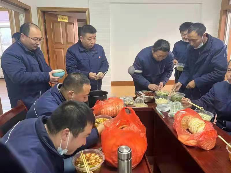 冬日暖心湯 濃濃工友情 冬日暖心湯 濃濃工友情