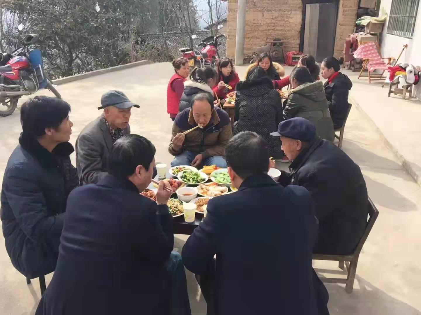 光影重疊，讓“團圓年”留在瞬間