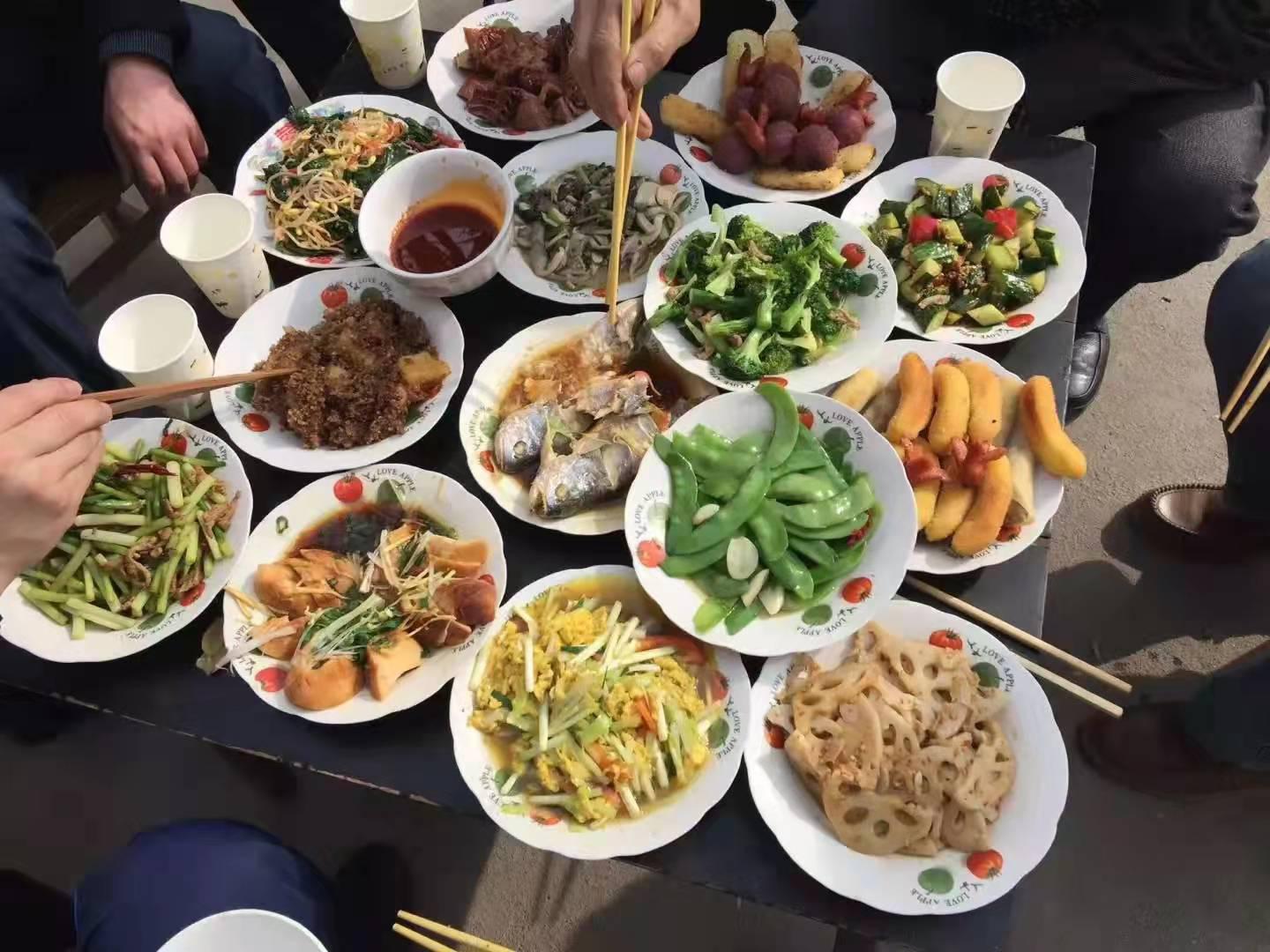 光影重疊，讓“團圓年”留在瞬間