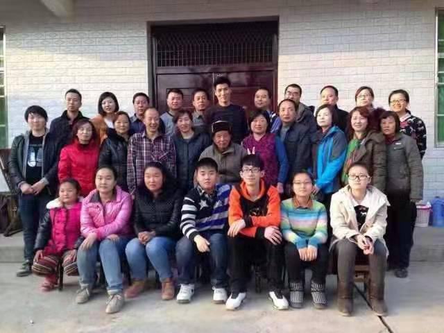 光影重疊，讓“團圓年”留在瞬間