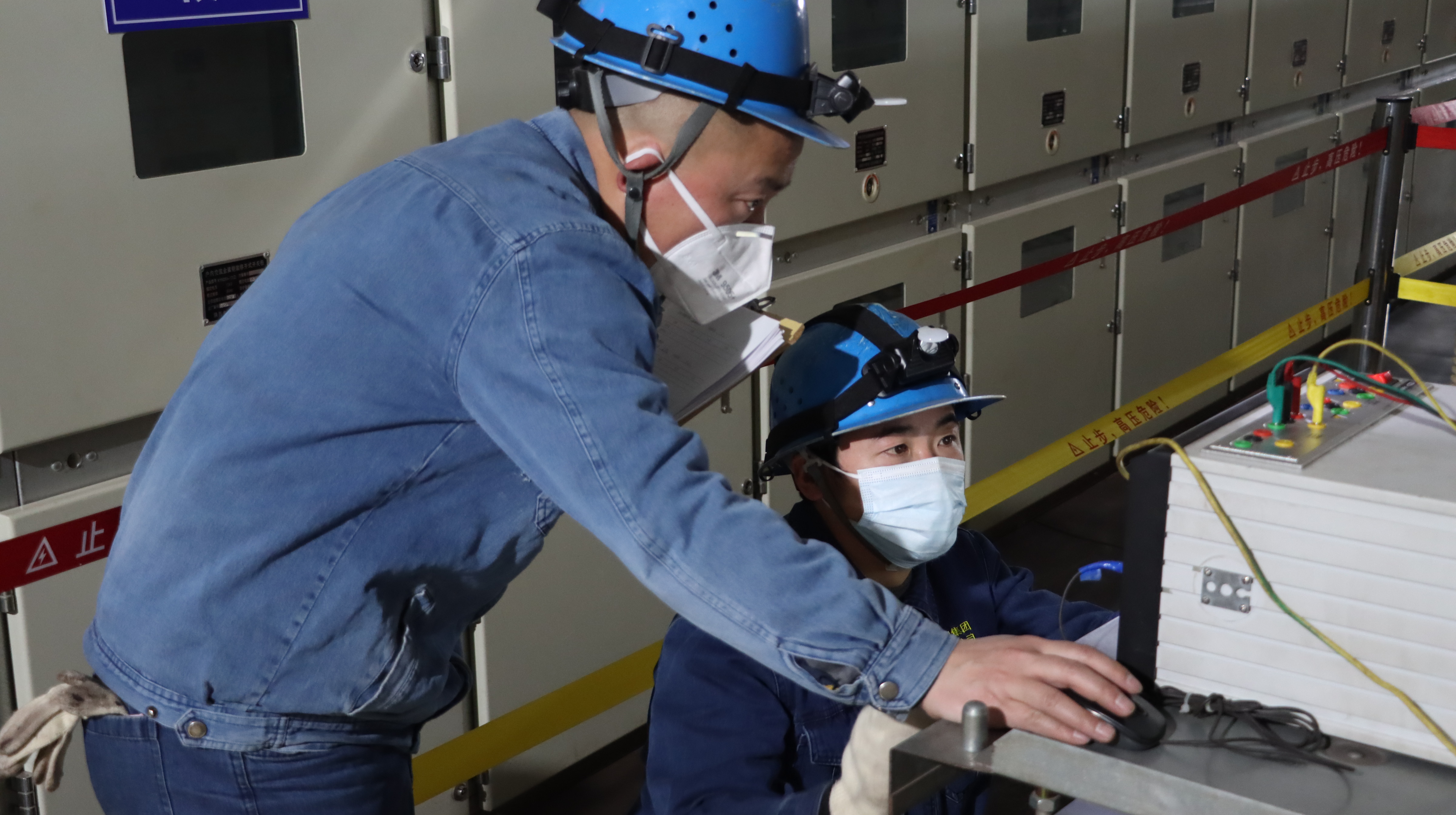 檢修掠影:寒風冷雨中,有他們暖心守護 檢修掠影:寒風冷雨中,有他們暖心守護
