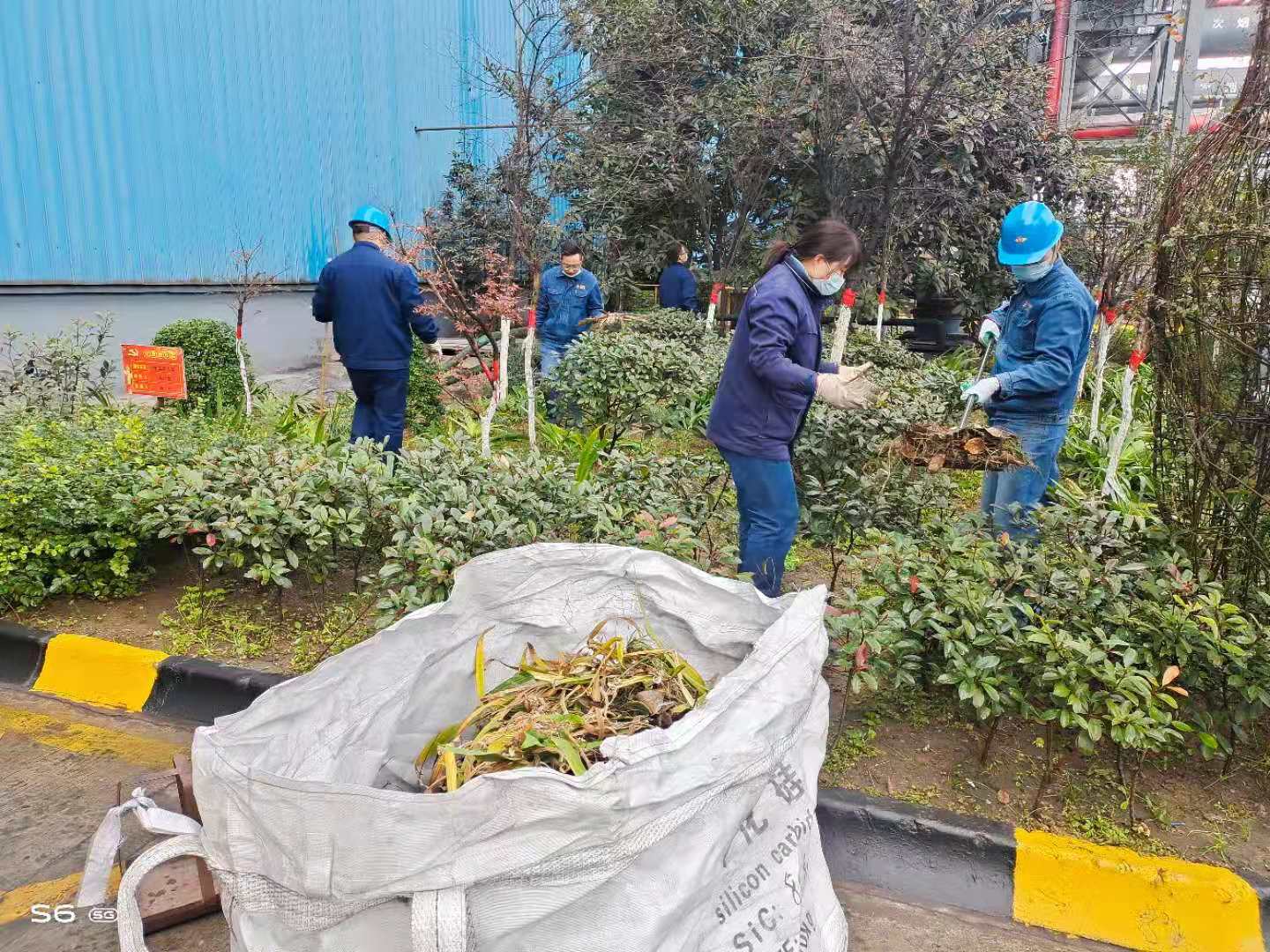 看!煉鋼廠現(xiàn)場(chǎng)環(huán)境治理“靚”點(diǎn)紛呈 看!煉鋼廠現(xiàn)場(chǎng)環(huán)境治理“靚”點(diǎn)紛呈