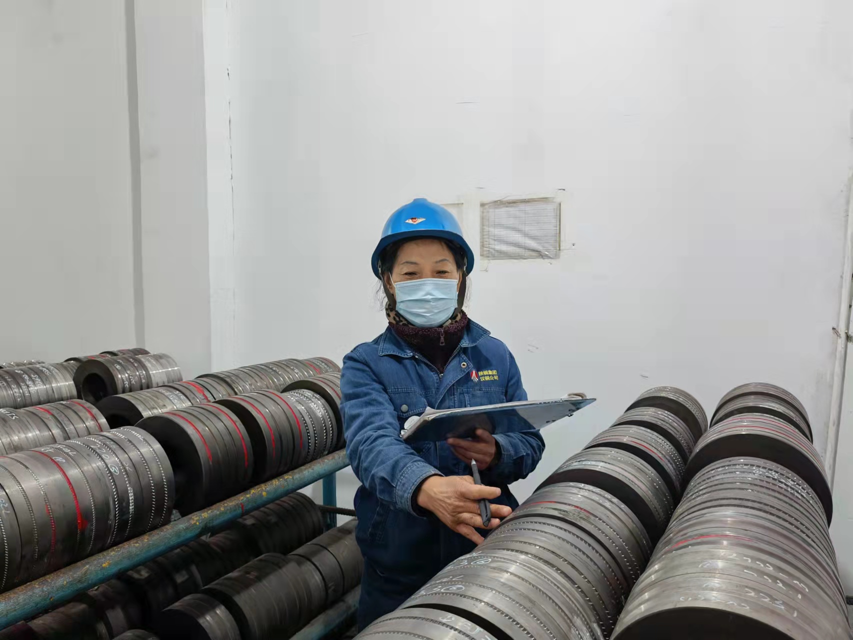 柔肩擔(dān)重任 巾幗綻芳華 柔肩擔(dān)重任 巾幗綻芳華