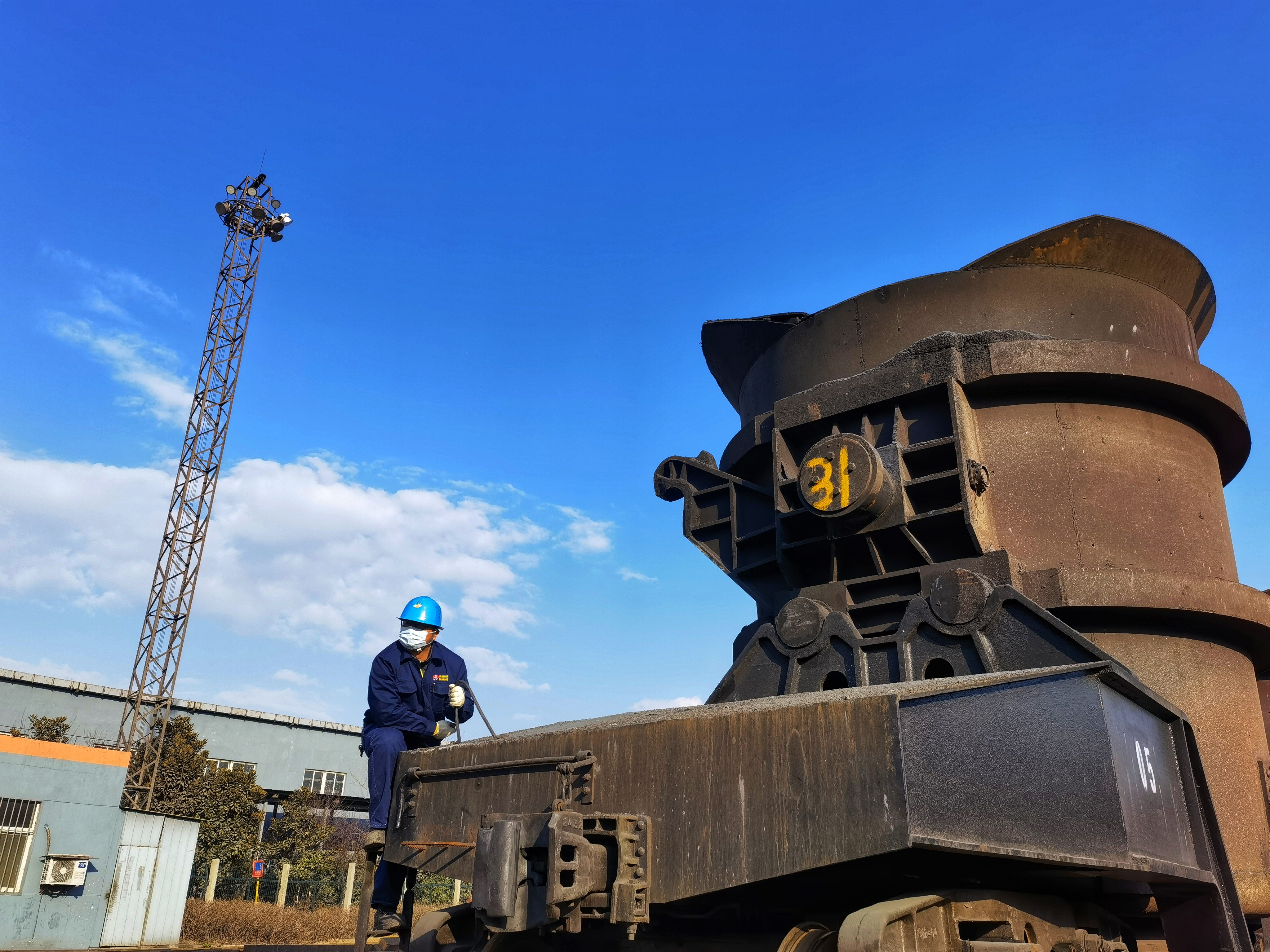 陽春三月,最美青春與鋼城共綻放 陽春三月,最美青春與鋼城共綻放