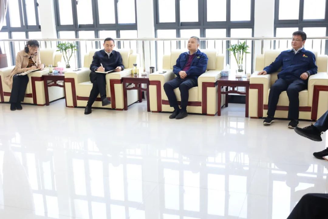 縣長羅國才一行來漢鋼公司調(diào)研 縣長羅國才一行來漢鋼公司調(diào)研