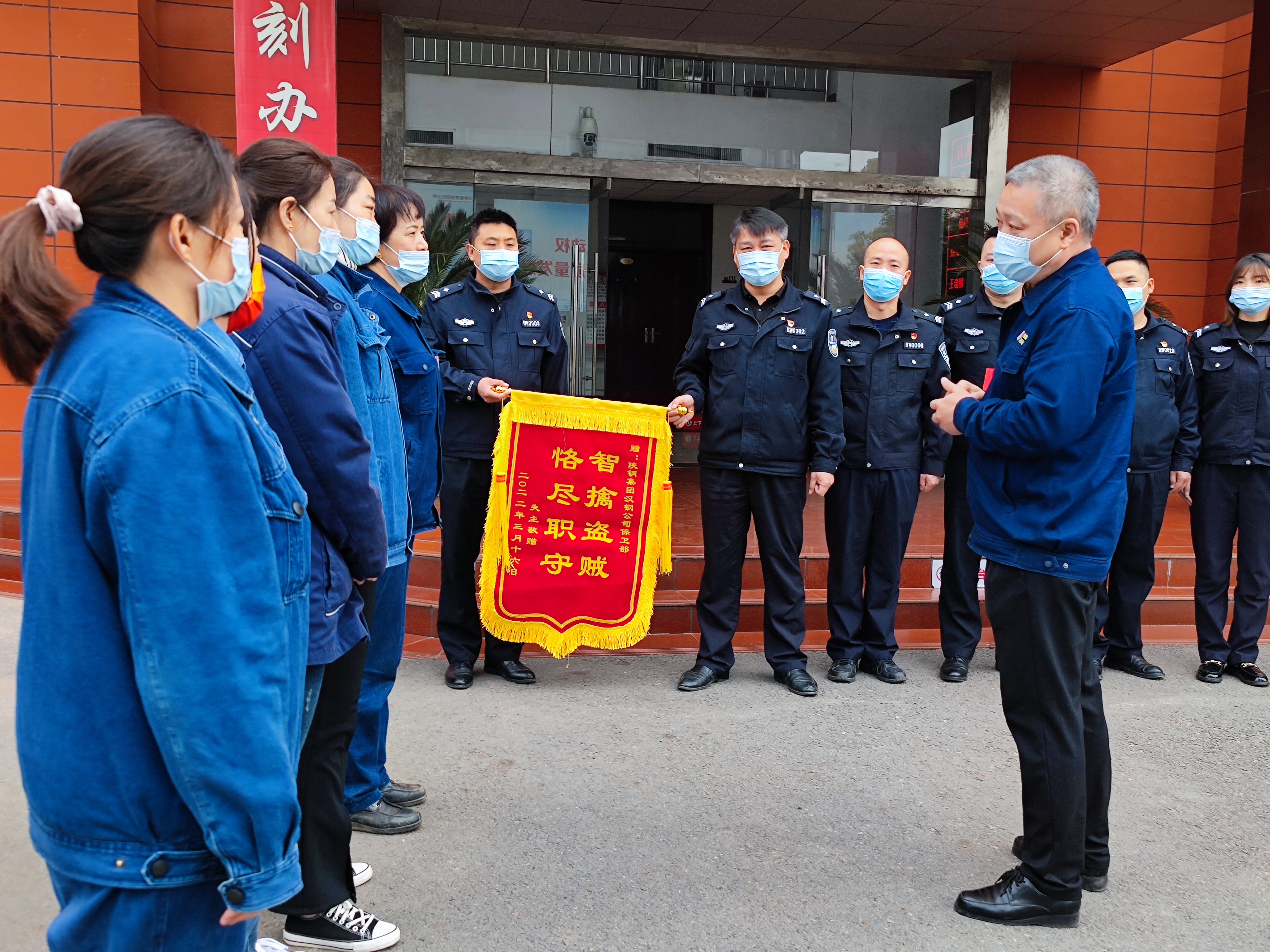 ���L(f��ng)��ů��һ���\�챳��Ĺ���