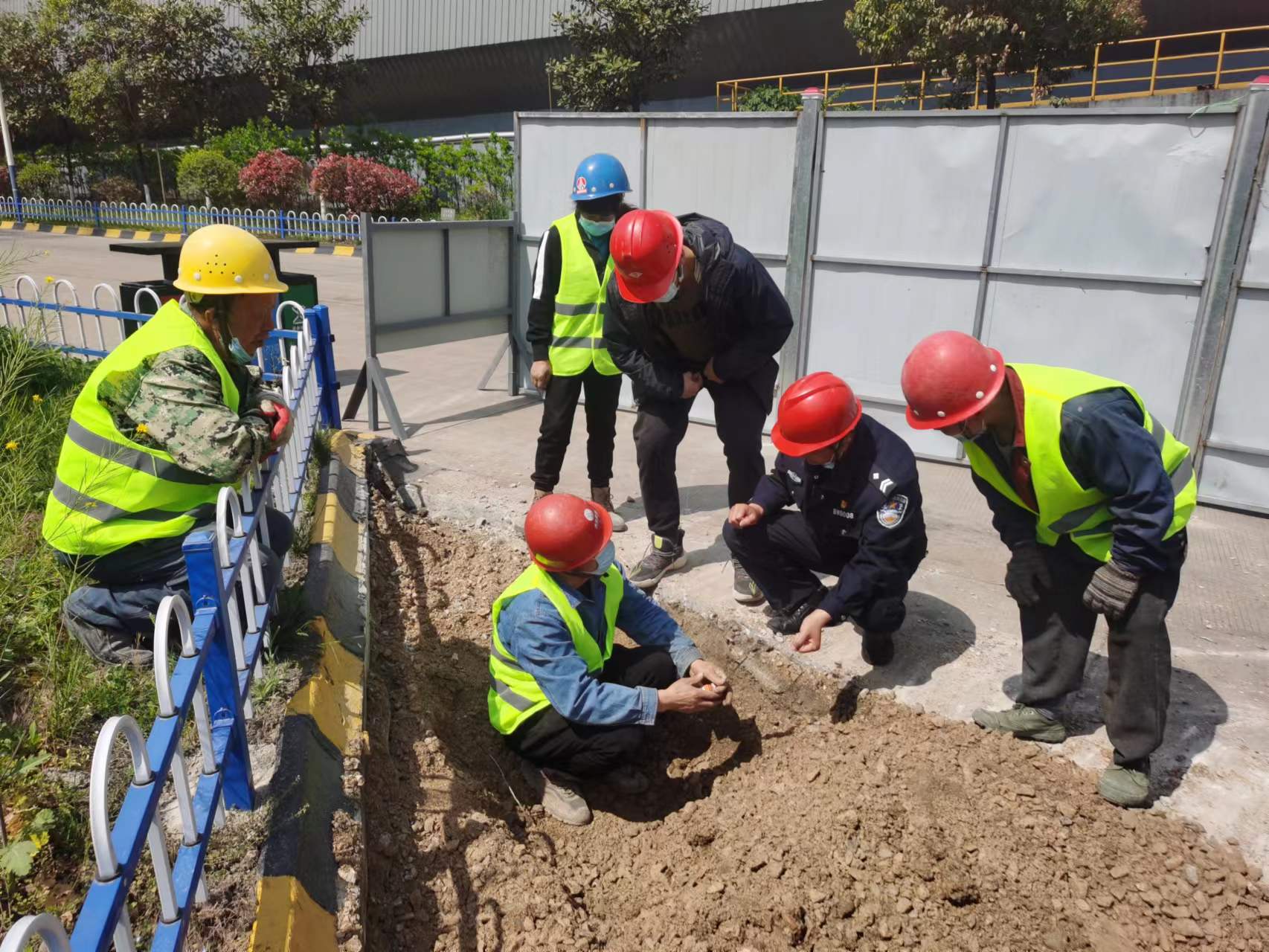 保衛(wèi)部將“四不傷害月”活動(dòng)深度融入智慧保衛(wèi)項(xiàng)目施工全過(guò)程 保衛(wèi)部將“四不傷害月”活動(dòng)深度融入智慧保衛(wèi)項(xiàng)目施工全過(guò)程