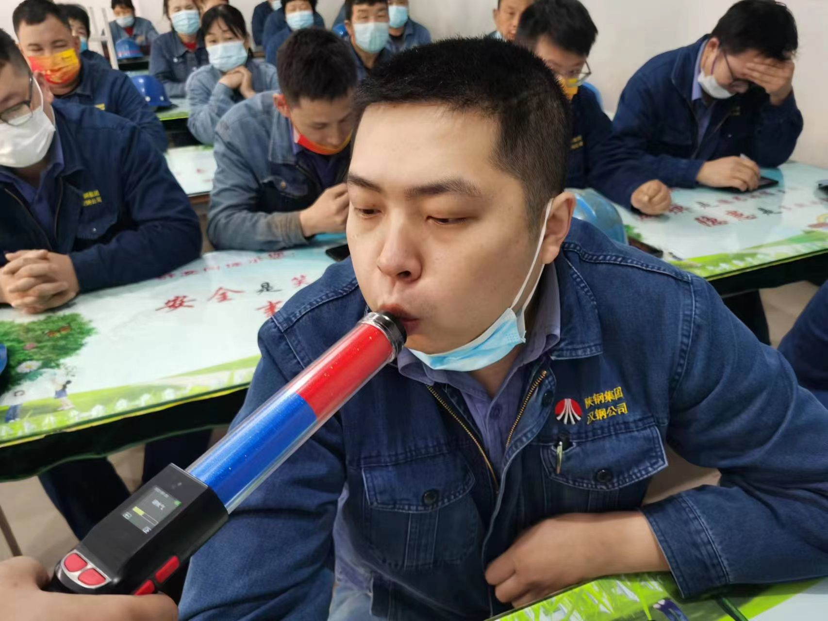 燒結廠“三注重”助力文明交通實踐活動 燒結廠“三注重”助力文明交通實踐活動