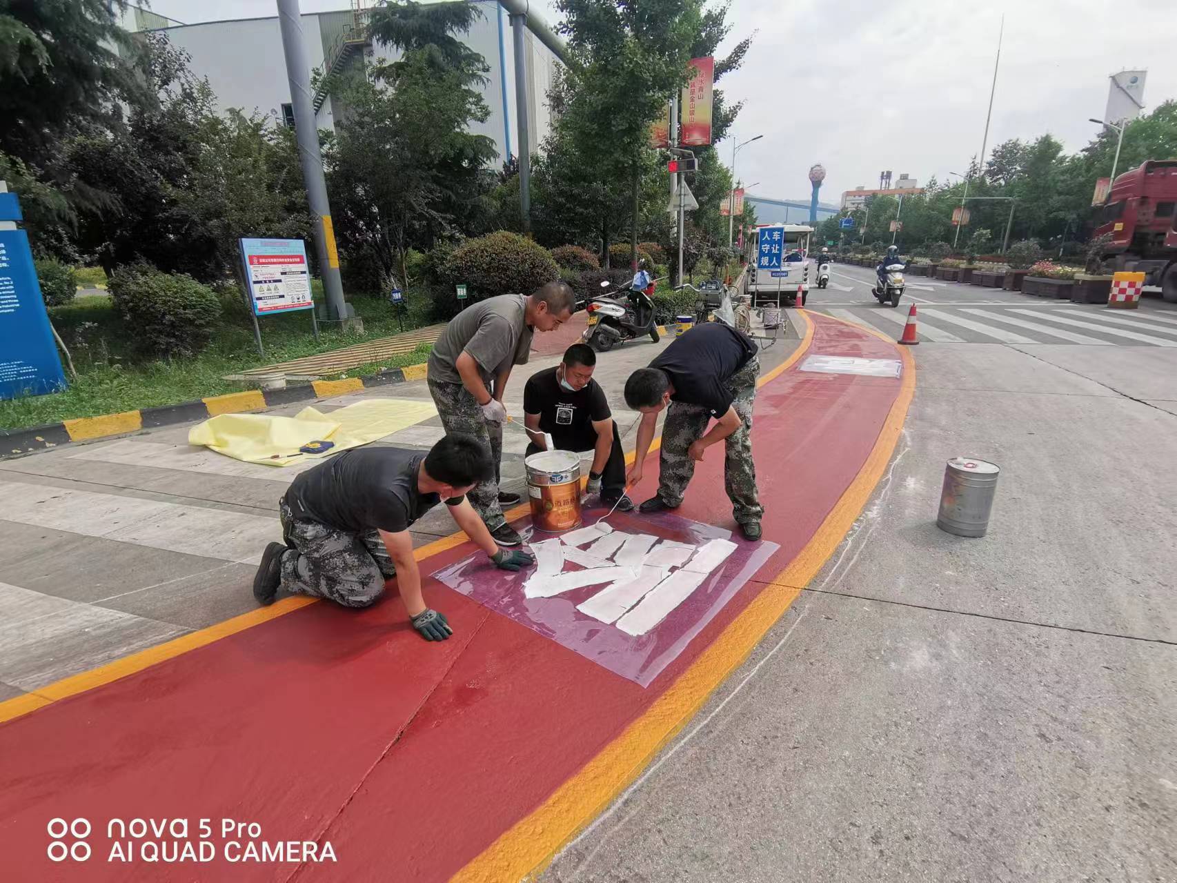 “右轉(zhuǎn)危險區(qū)”交通標線亮相漢鋼公司 “右轉(zhuǎn)危險區(qū)”交通標線亮相漢鋼公司