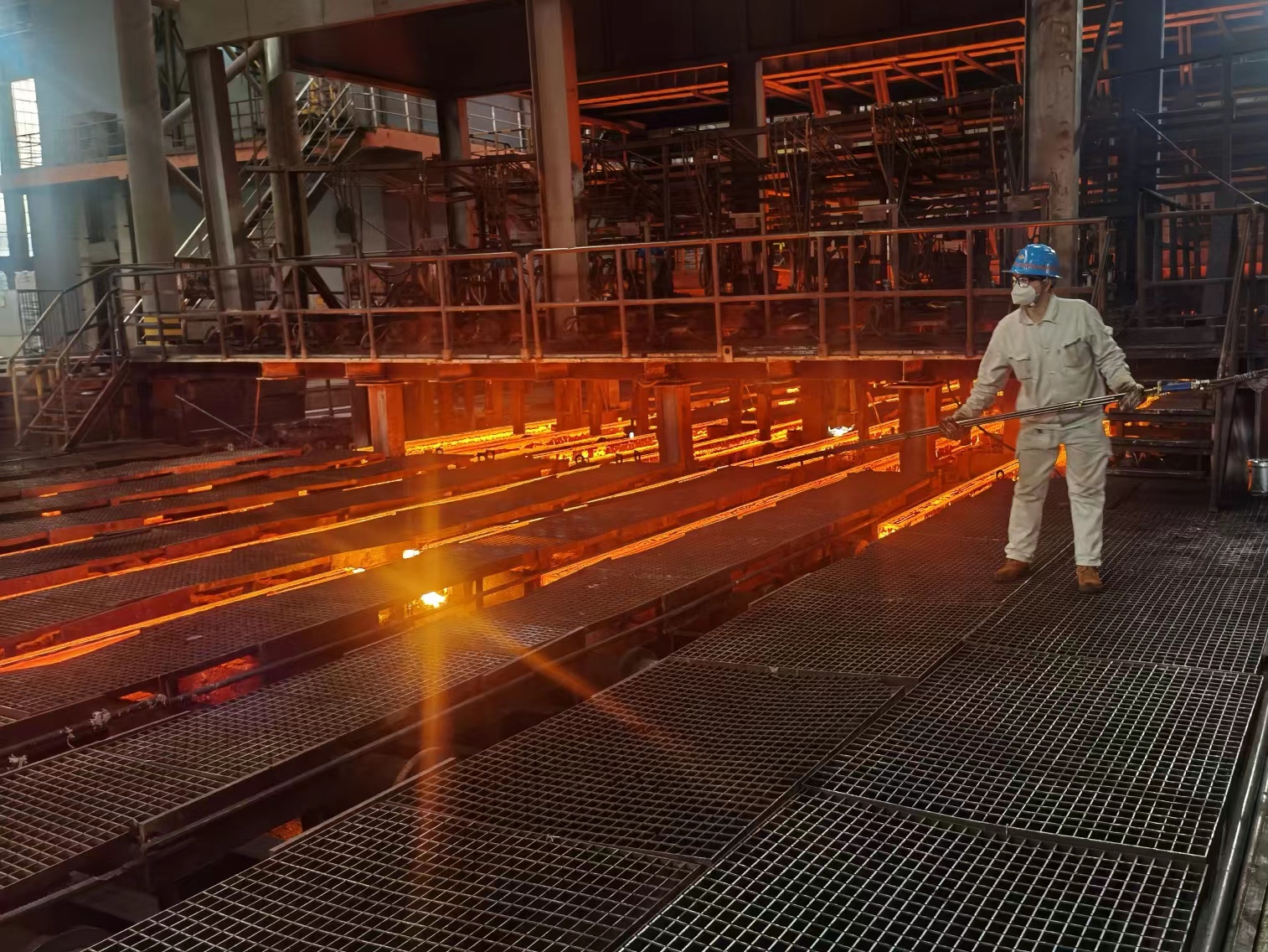 戰(zhàn)高溫,要看這群“斗獸士” 戰(zhàn)高溫,要看這群“斗獸士”