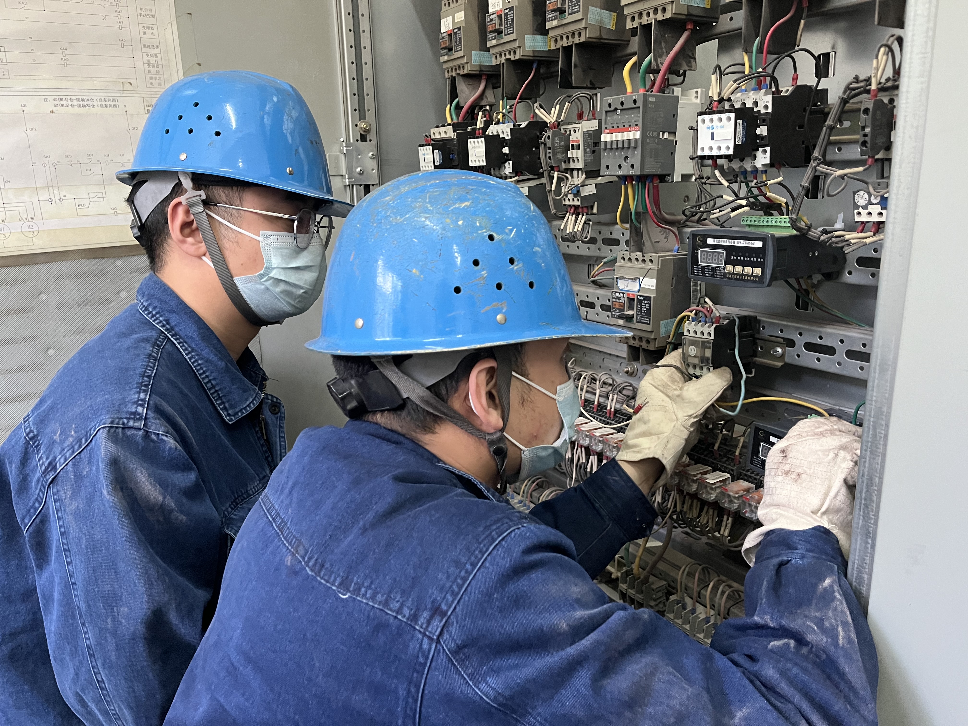 �úá�һ��������������������ȫ���aͬ�ĈA