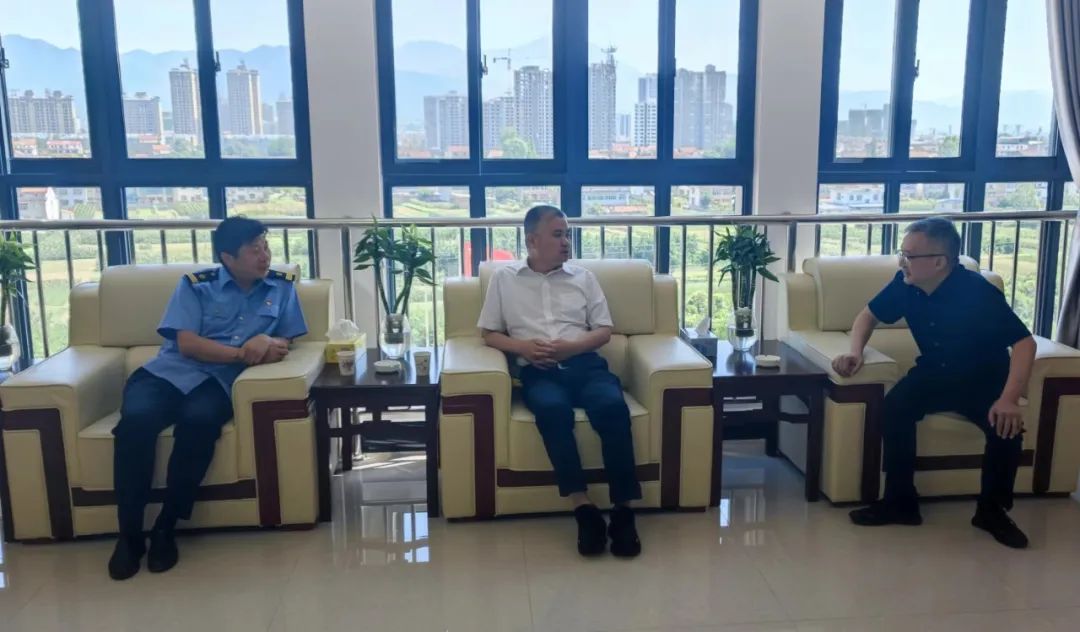 西安鐵路局漢中車務段段長李本金到公司調研