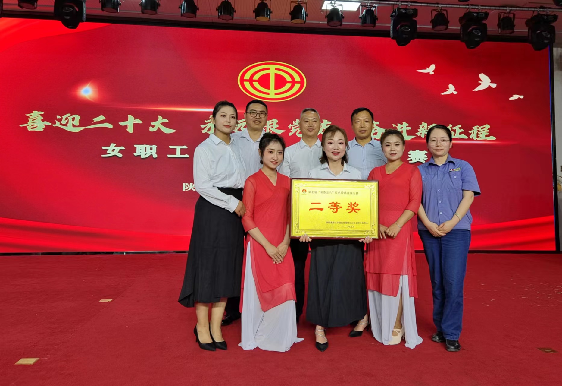 篤行不怠綻芳華 巾幗玫瑰繪藍(lán)圖 —設(shè)備管理中心上半年女工工作綜述 篤行不怠綻芳華 巾幗玫瑰繪藍(lán)圖 —設(shè)備管理中心上半年女工工作綜述