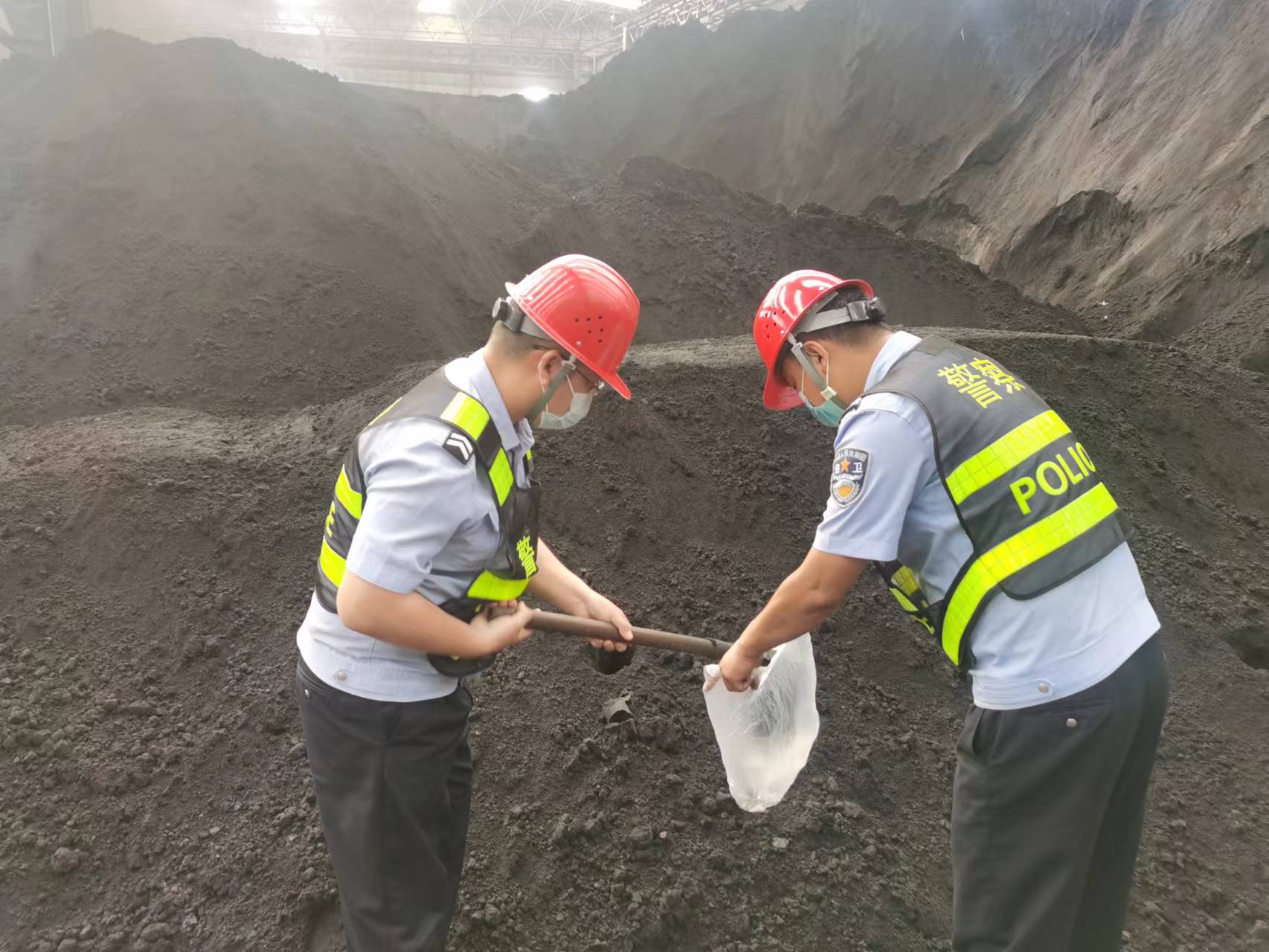 戰高溫 斗酷暑 保衛戰士無懼 “烤”驗 戰高溫 斗酷暑 保衛戰士無懼 “烤”驗