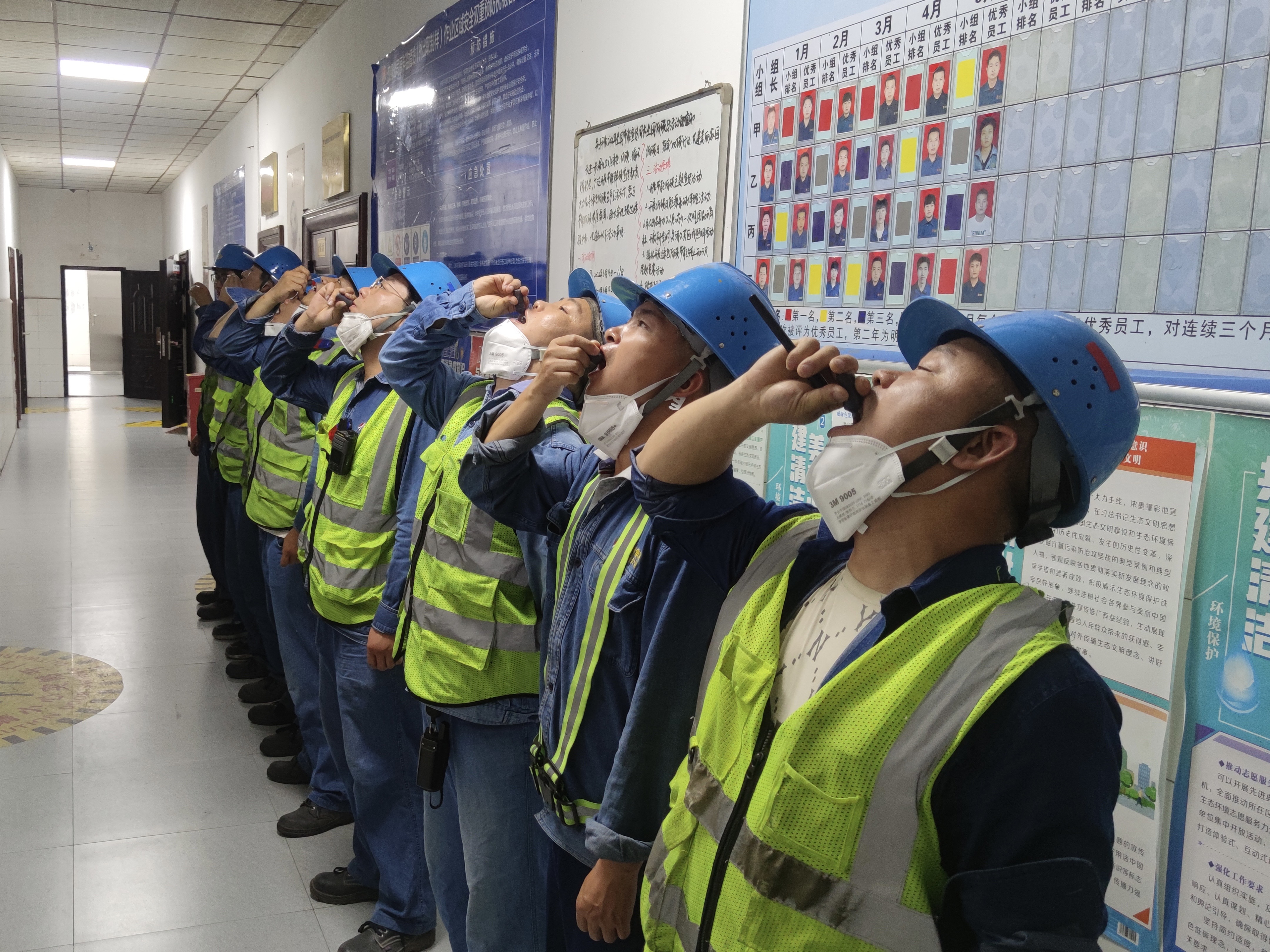 ����ζ���з���֮�£���������������֮��