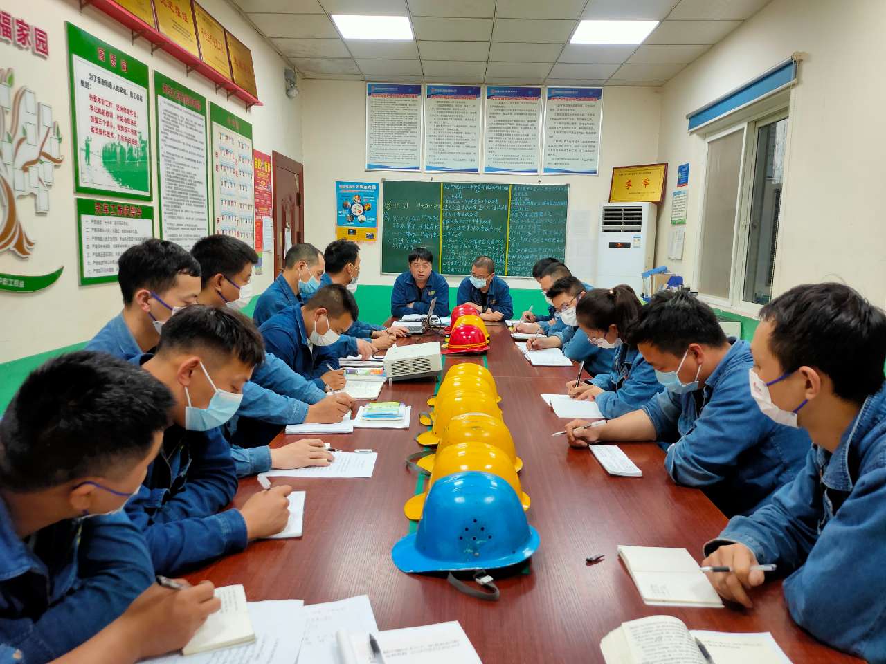 量體裁衣 我們的安全工作“不打烊” 量體裁衣 我們的安全工作“不打烊”