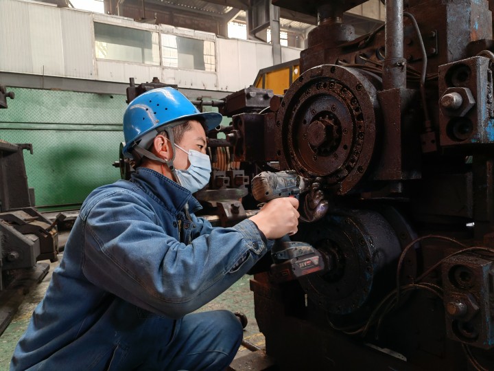 身著“漢鋼藍(lán)” 守護(hù)“中國紅” 身著“漢鋼藍(lán)” 守護(hù)“中國紅”