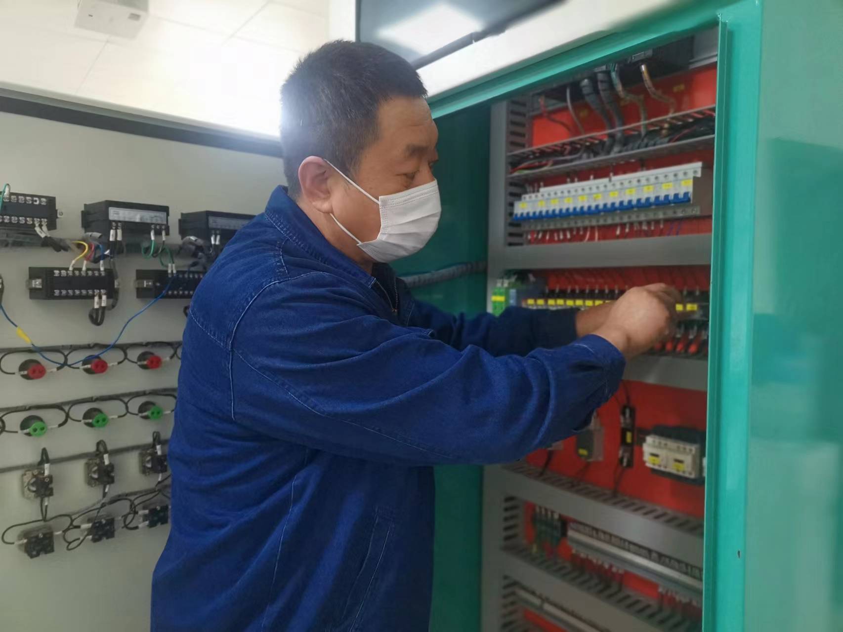 王新春:只爭朝夕加油干 王新春:只爭朝夕加油干