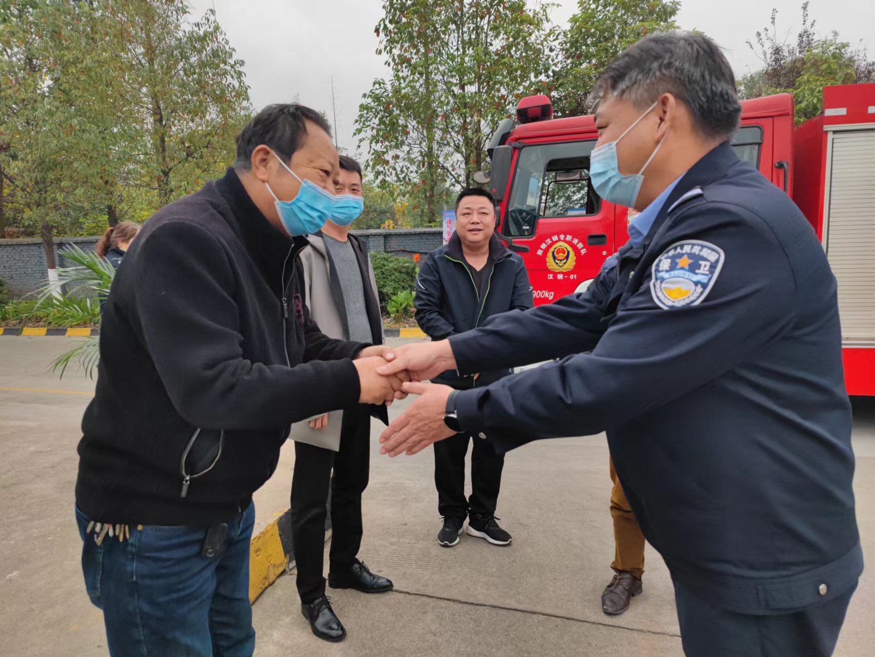 滅火救援暖人心 感恩致謝送錦旗! 滅火救援暖人心 感恩致謝送錦旗!