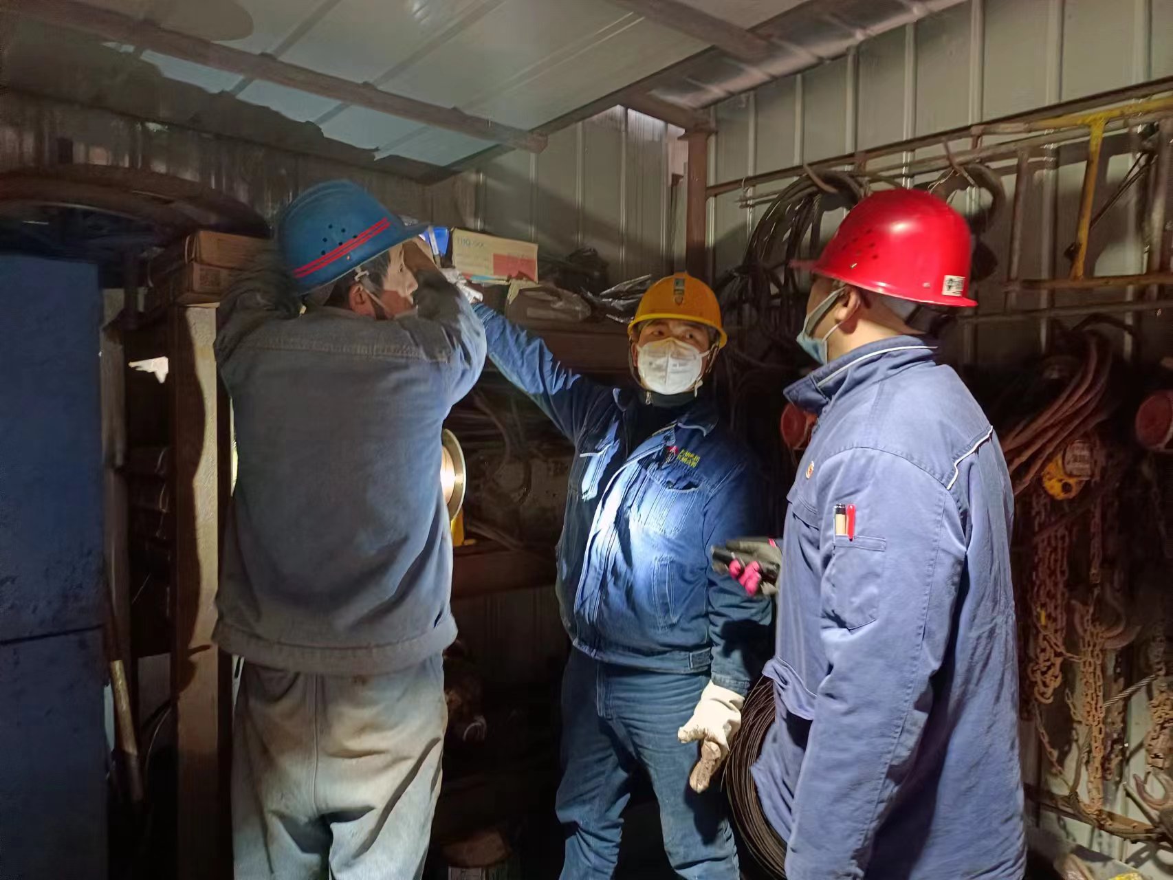 抓生產(chǎn)趕進度 沖刺全年目標任務