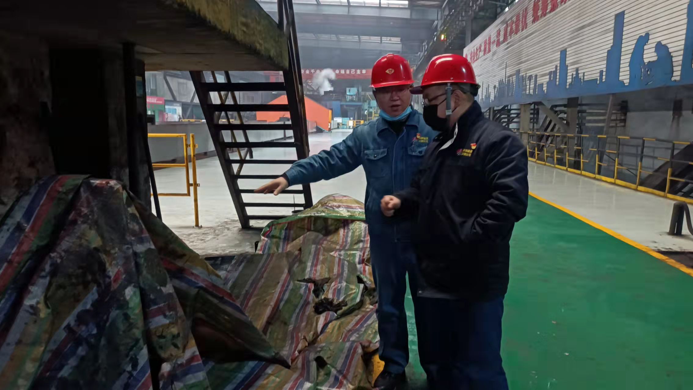 向廢舊物資管理要效益 他們很“給力” 向廢舊物資管理要效益 他們很“給力”