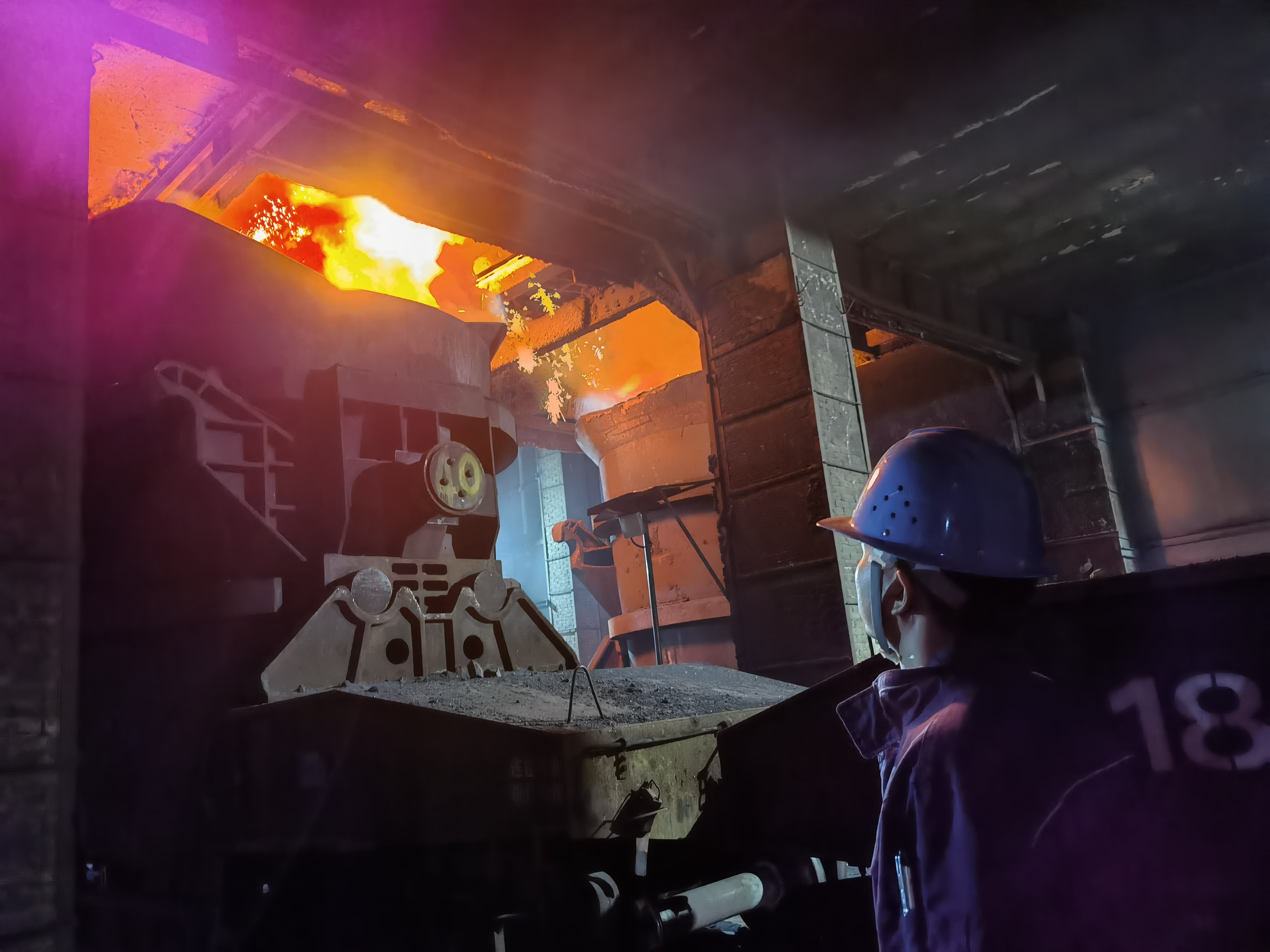 用奮斗描繪絢爛的青春色彩 用奮斗描繪絢爛的青春色彩