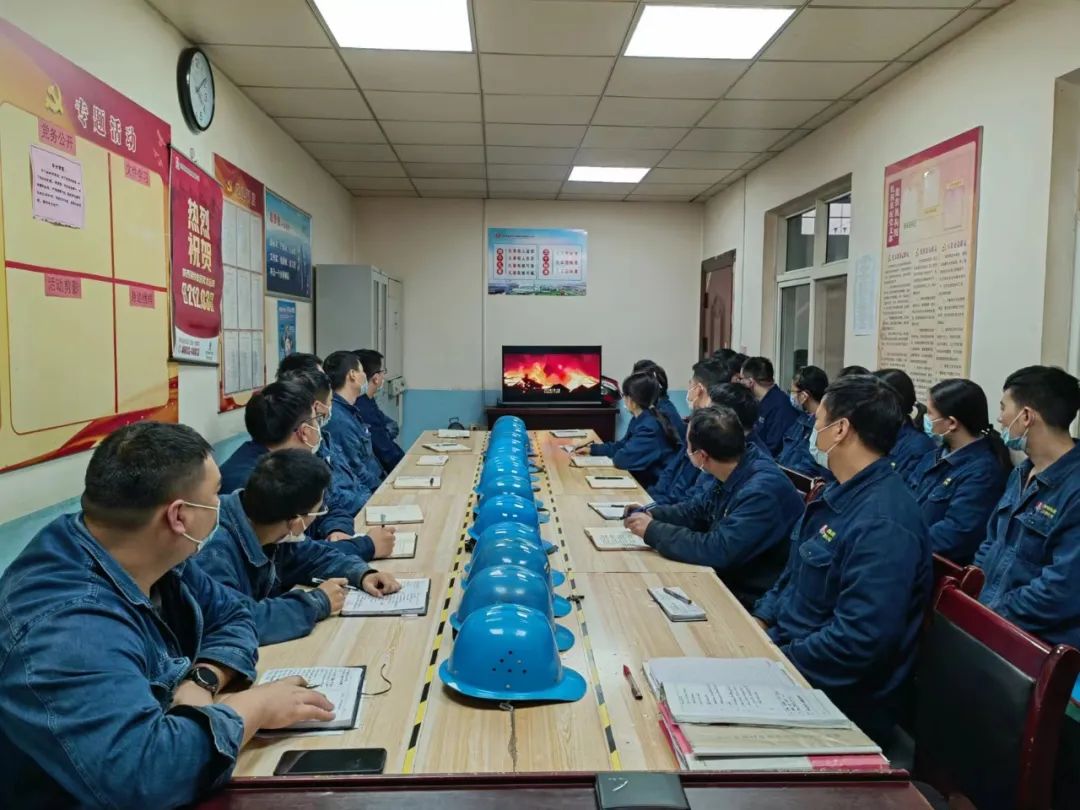 筑牢交通安全“生命線(xiàn)” 撐起職工“保護(hù)傘” 筑牢交通安全“生命線(xiàn)” 撐起職工“保護(hù)傘”