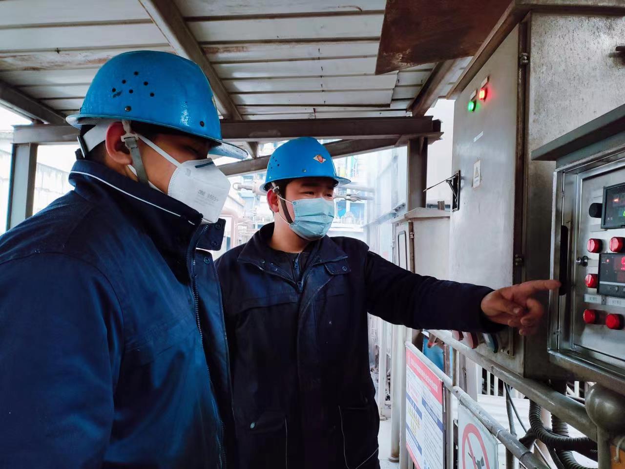 一朵小紅花，送給春節堅守崗位的“不歸人”