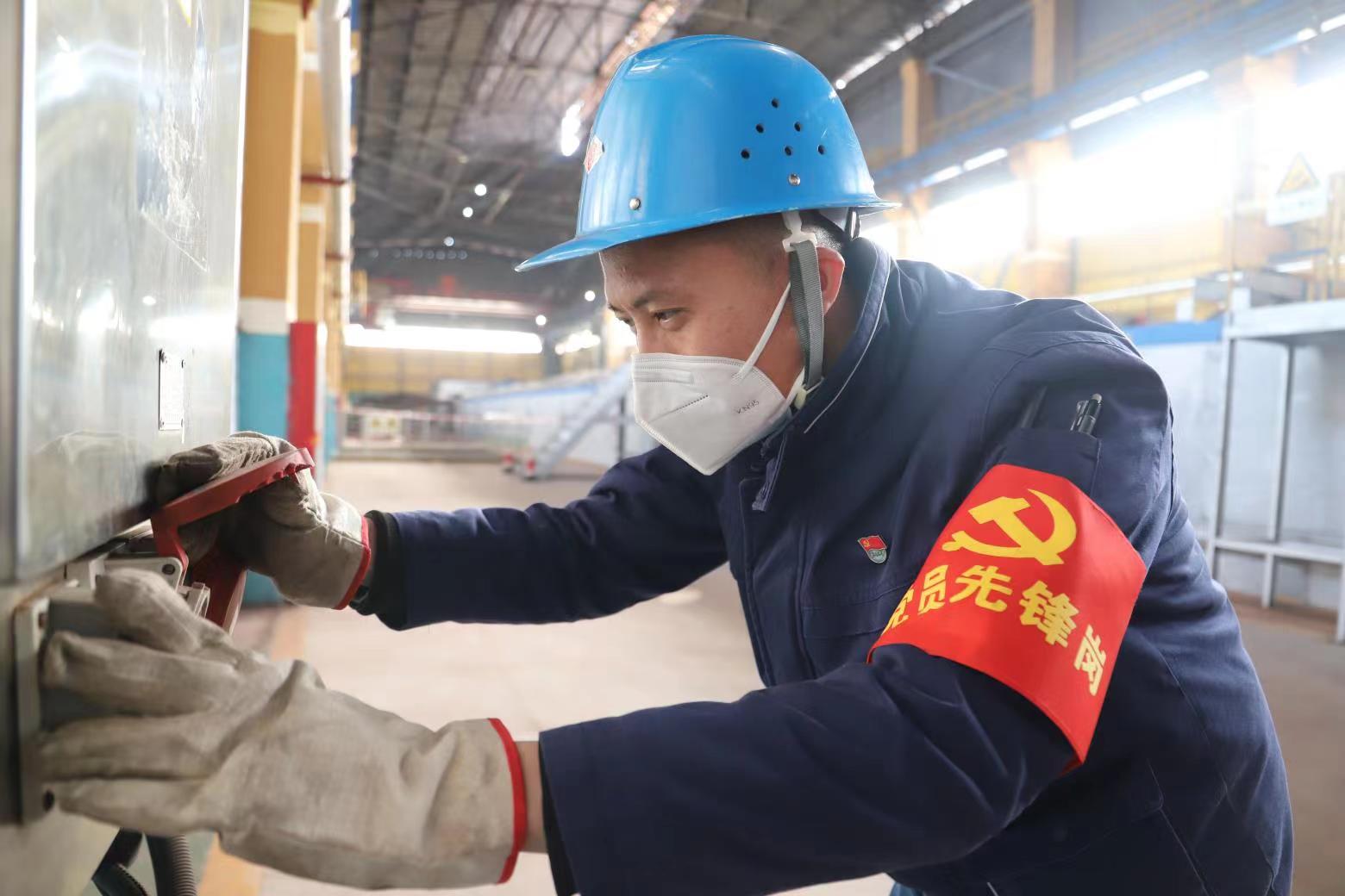 一朵小紅花，送給春節堅守崗位的“不歸人”