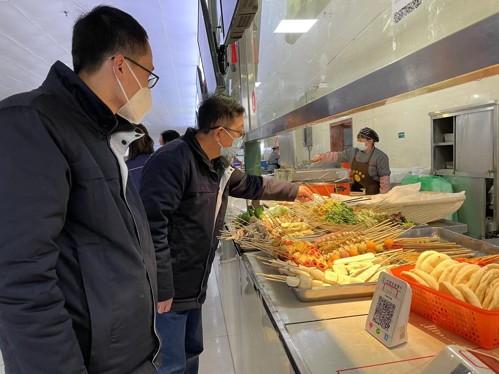 滿滿“大禮包”讓服務(wù)職工“不打烊” 滿滿“大禮包”讓服務(wù)職工“不打烊”