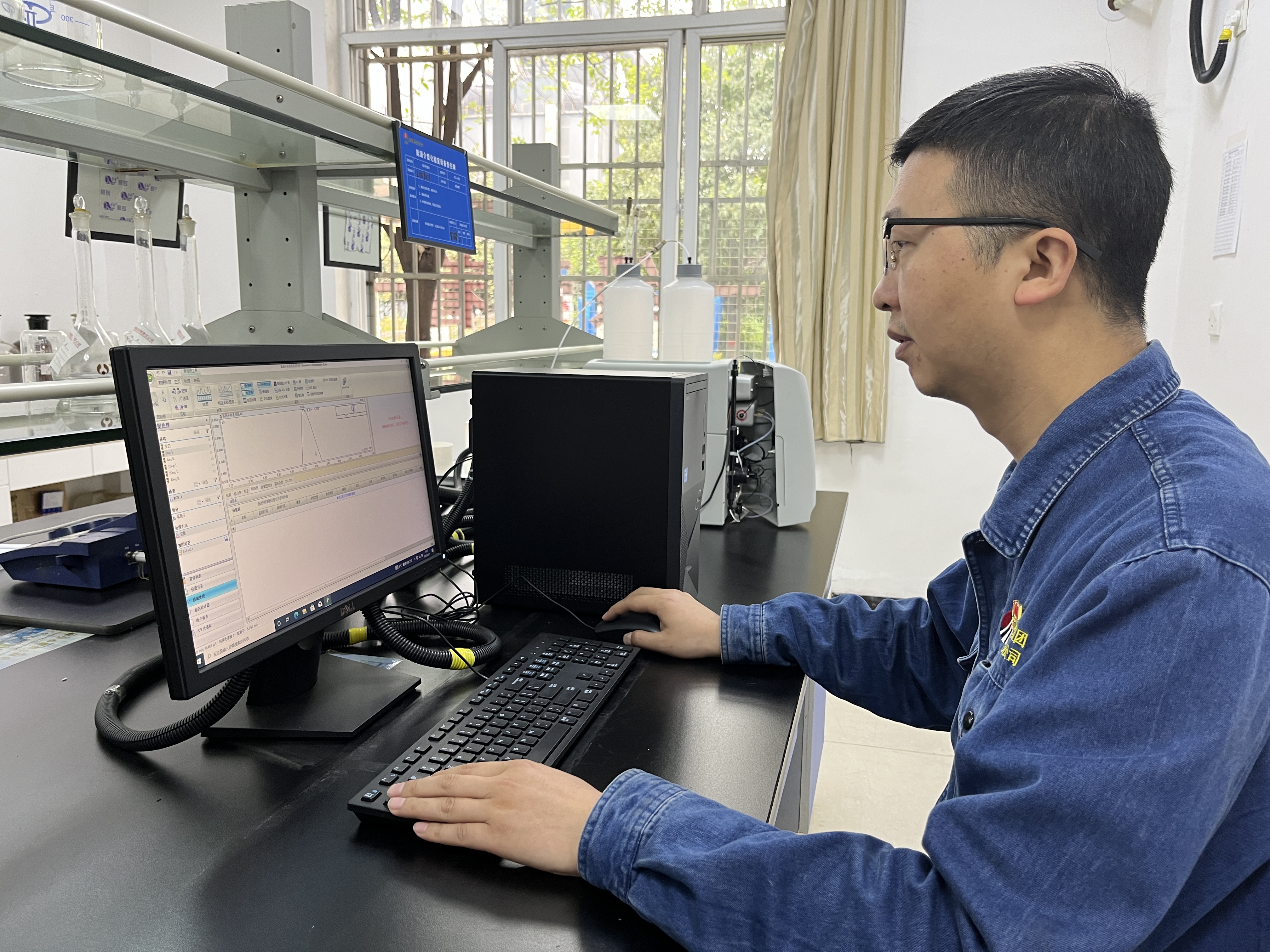 �������L����䓻�������_