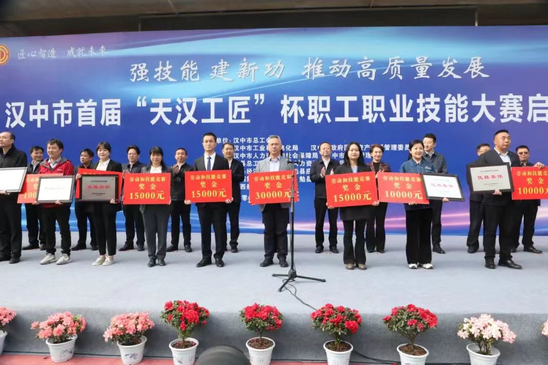 鋼城春來“采蜜忙” 鋼城春來“采蜜忙”