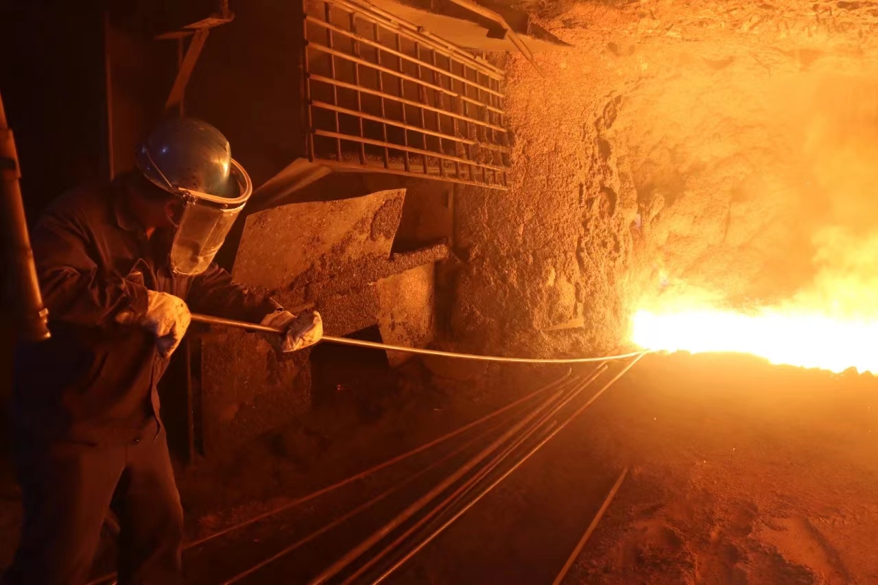 火紅五月，勞動(dòng)最美