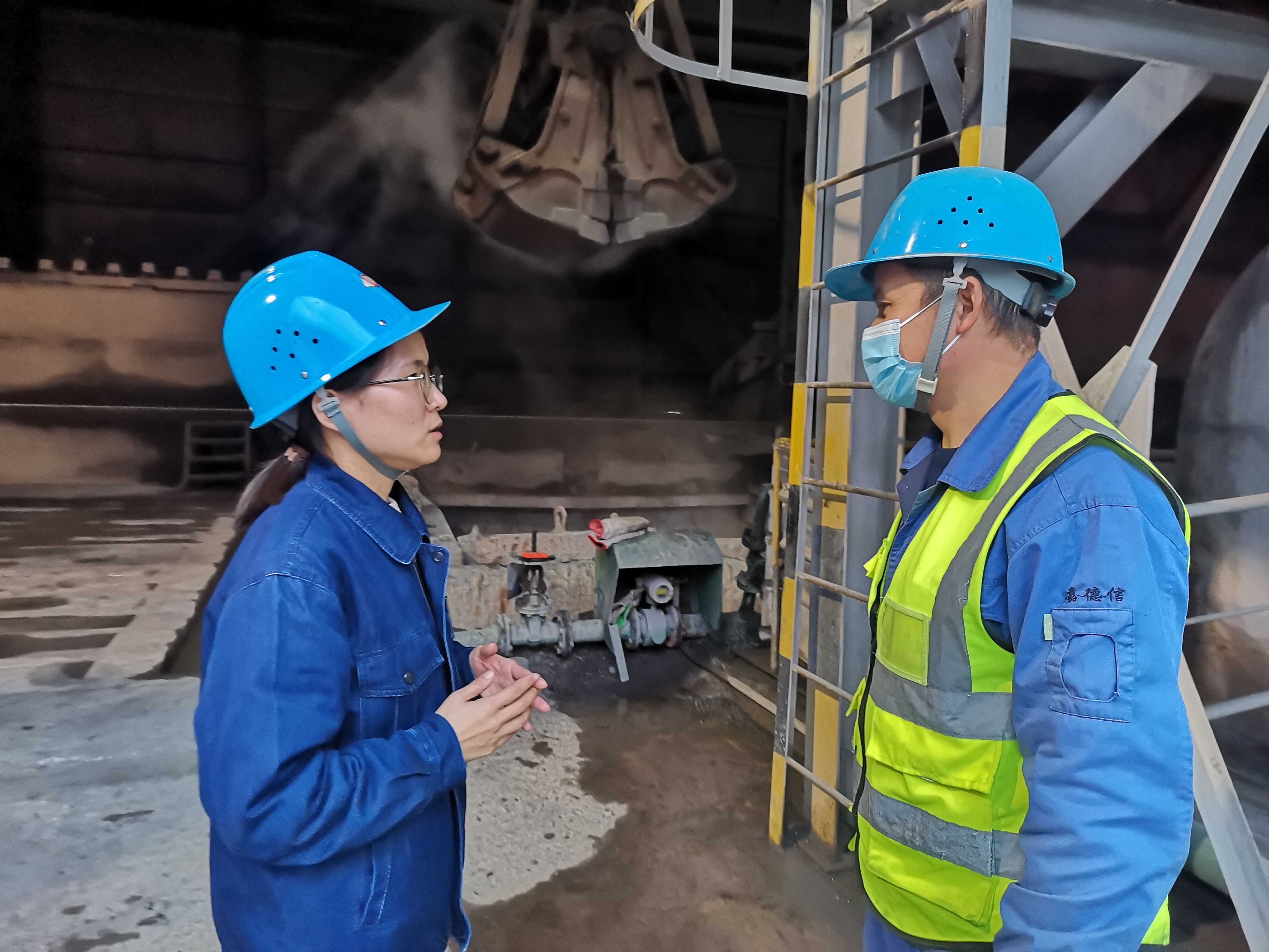 熊熊爐火淬精鋼 絢爛青春顯擔當 ——記陜鋼集團2021-2022年度“優秀青年安全監督崗長”李囡