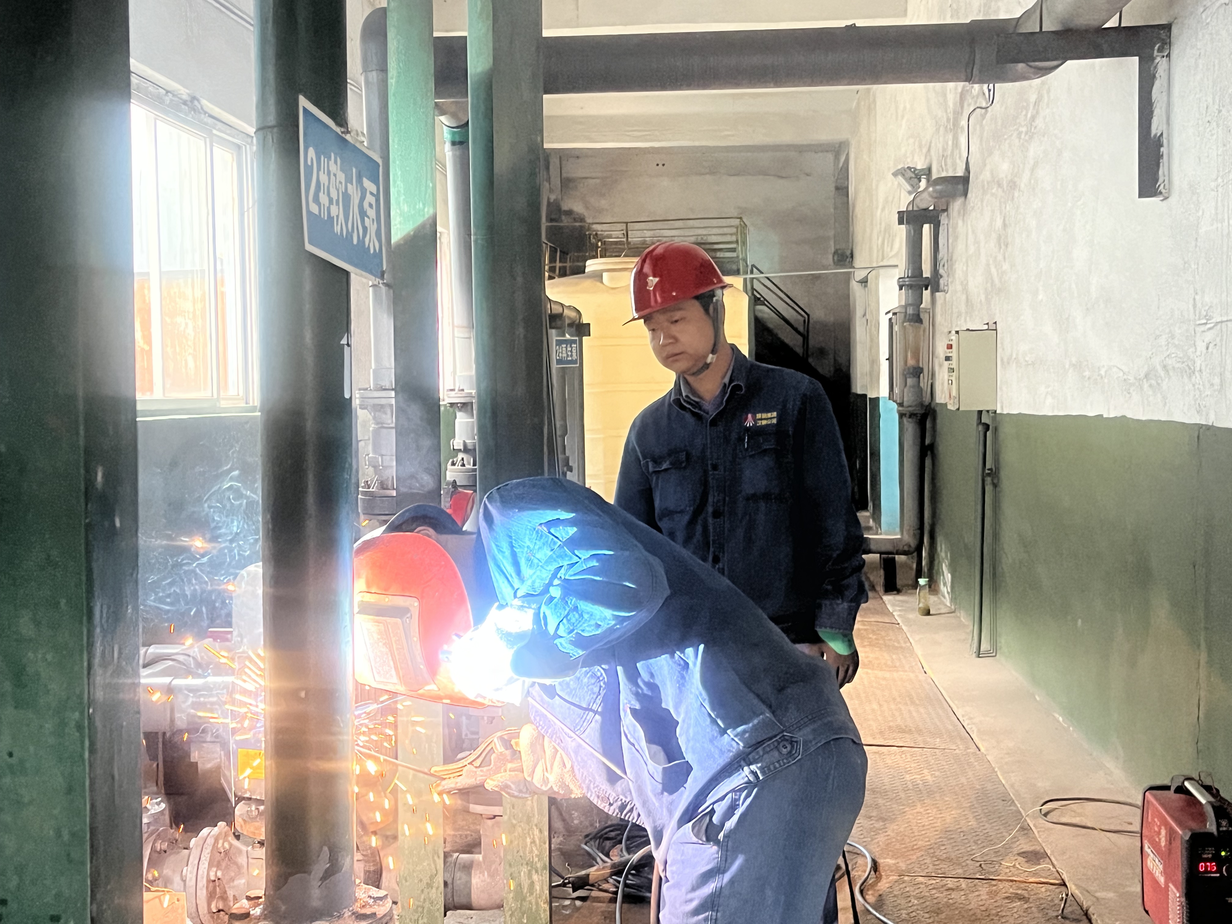 掌聲,送給奮斗在檢修現(xiàn)場(chǎng)的他們! 掌聲,送給奮斗在檢修現(xiàn)場(chǎng)的他們!