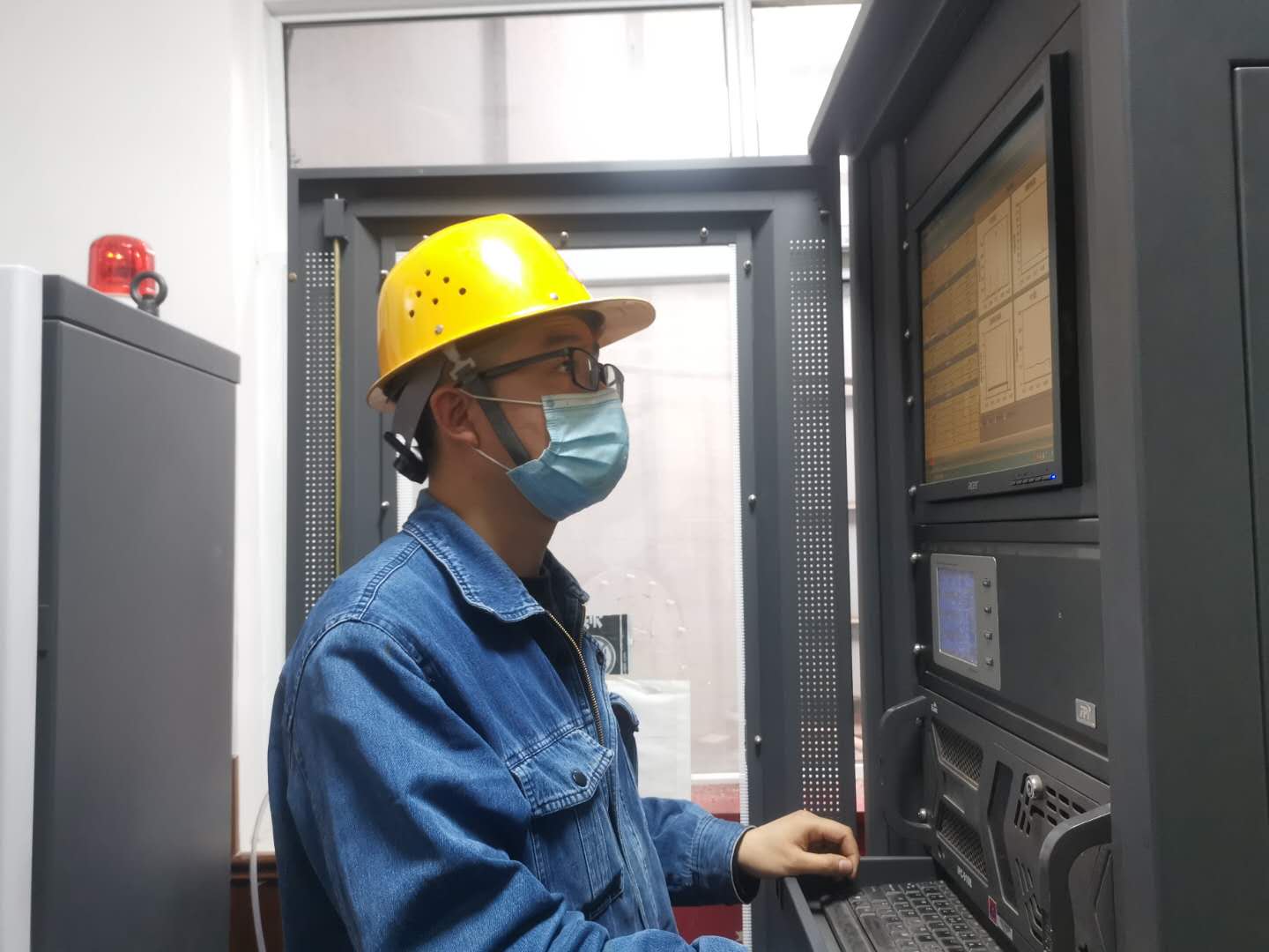 他，“輕裝”上陣“挑大梁”