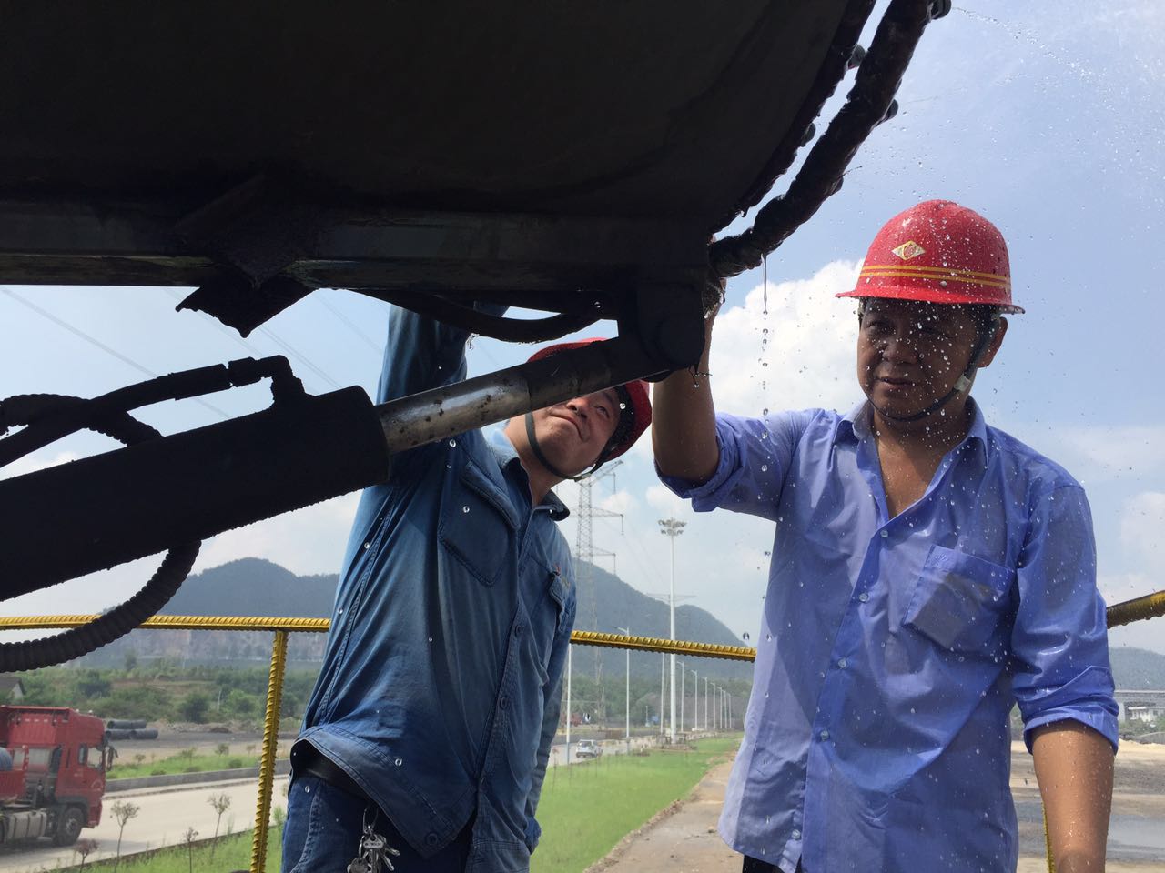 黨員做先鋒，全力擰緊 “安全閥”