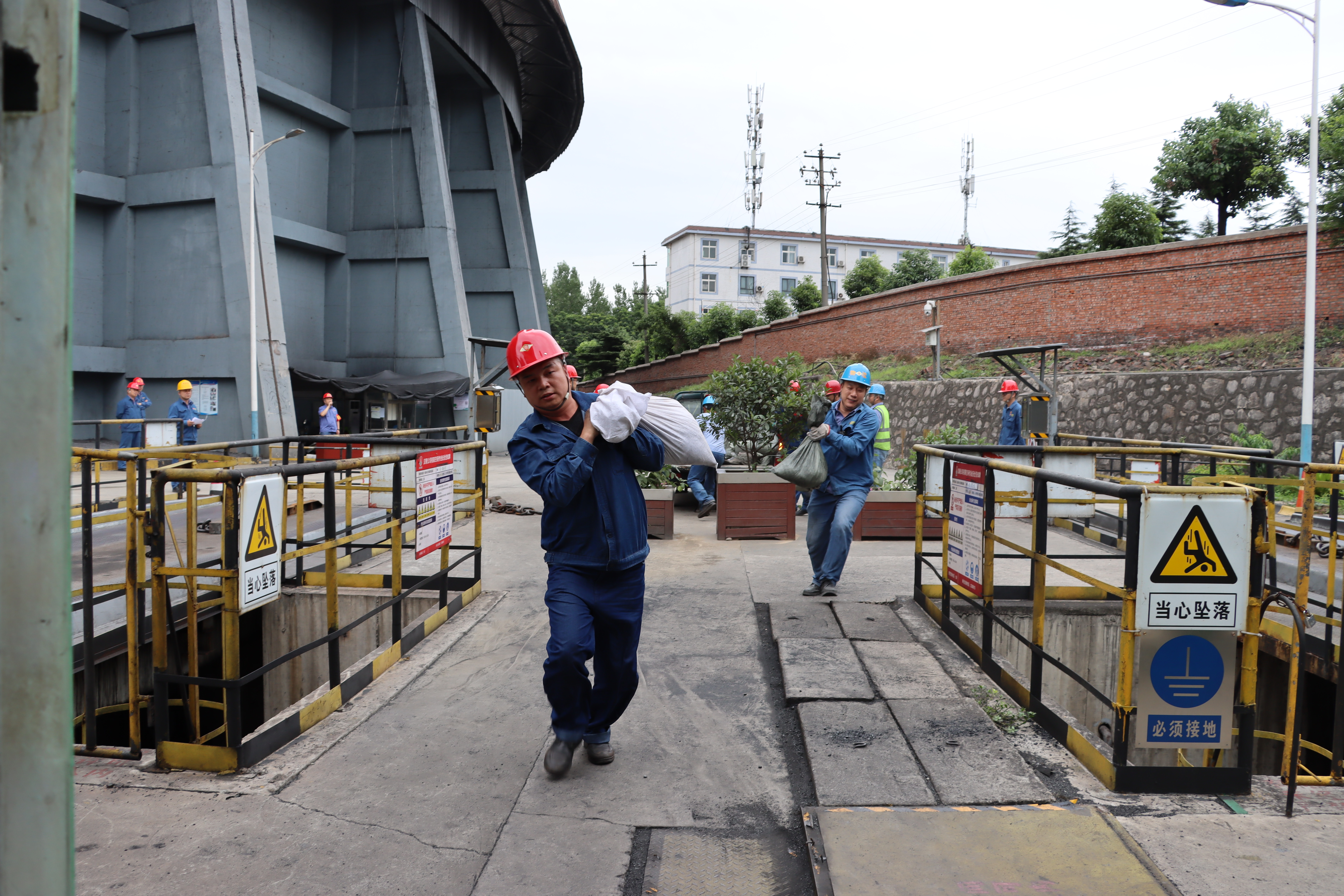 擦亮青春底色，看他燒不完的“三把火”
