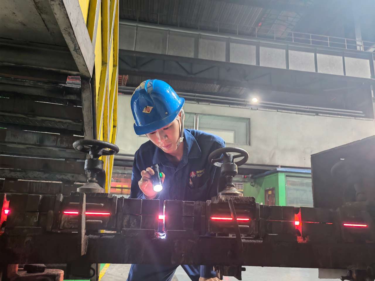 十余載磨煉  他始終追尋心中的“光”——記第九屆“陜鋼杯”軋鋼工技術能手彭萬勇