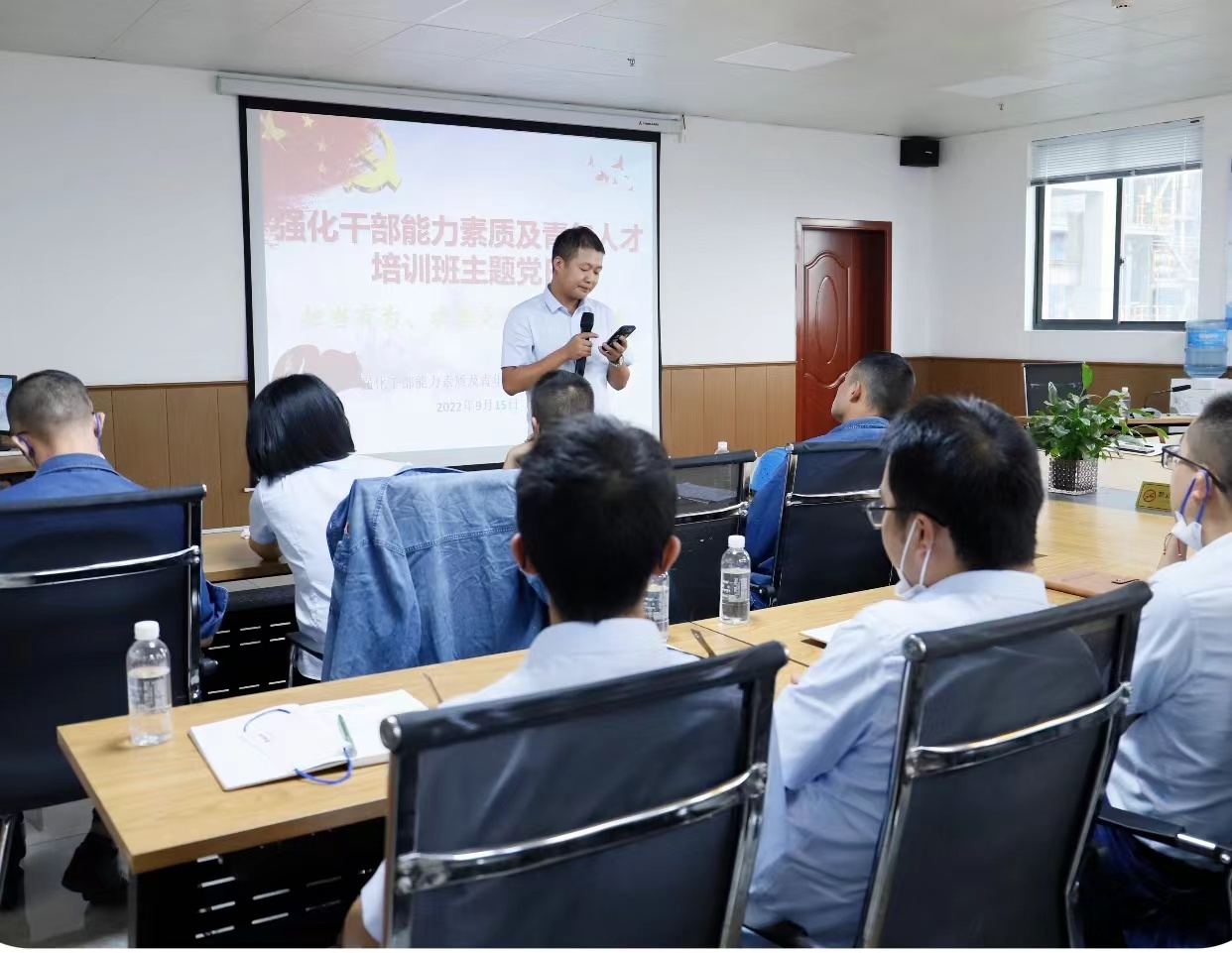 “青藍相繼”激活人才發(fā)展新動能 “青藍相繼”激活人才發(fā)展新動能