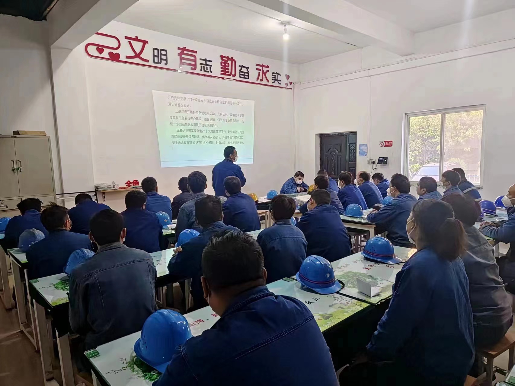 “青藍相繼”激活人才發(fā)展新動能 “青藍相繼”激活人才發(fā)展新動能