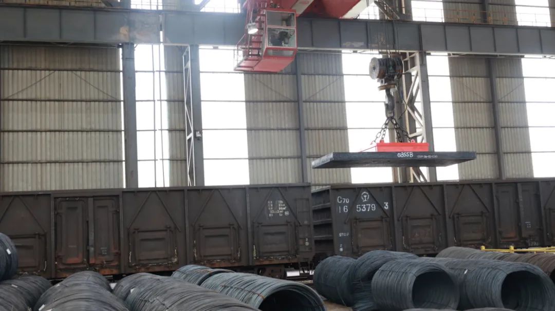 轉型升級邁出重要一步！漢鋼公司首批中厚板板坯正式裝車銷售