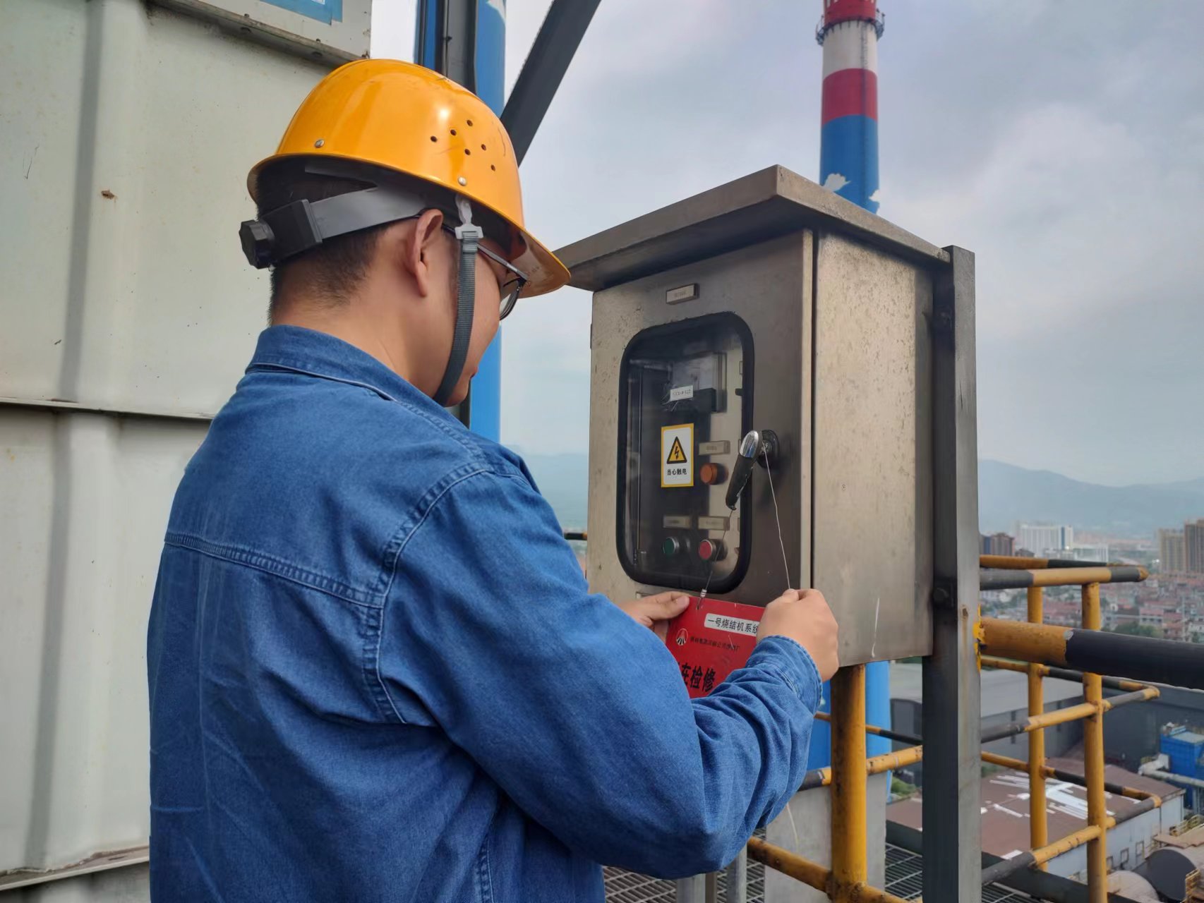 ��(d��ng)���W(w��ng)�j(lu��)���~��ײ�ϟ��Y(ji��)��