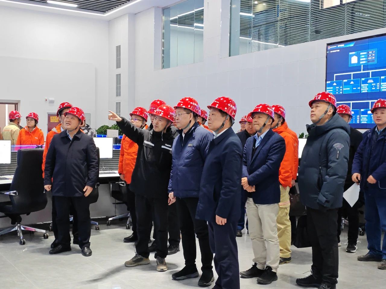 ��ұِ�ϼ��F(tu��n)���޹�˾�hί��ӛ�������L(zh��ng)Ф�W(xu��)��һ�е��h䓹�˾��Մ����