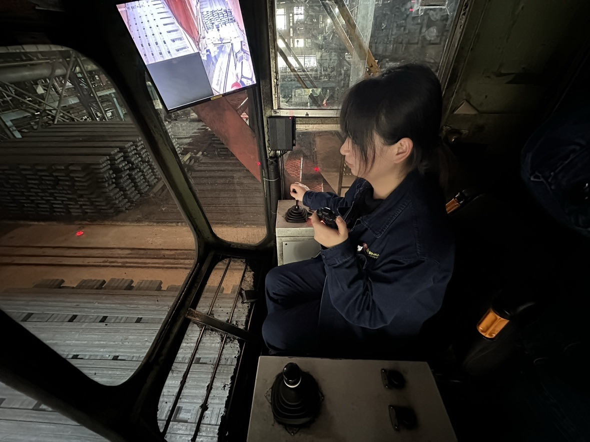 她、他、他們  是漢鋼的“高空舞者”