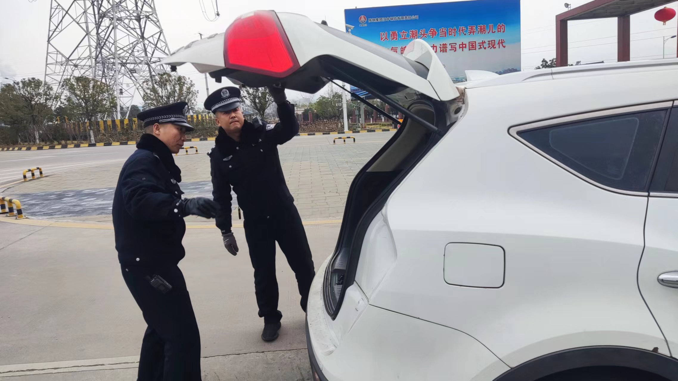 安全“不放假”平安“不打烊” -保衛(wèi)部持續(xù)加強(qiáng)春節(jié)前安全大檢查 安全“不放假”平安“不打烊” -保衛(wèi)部持續(xù)加強(qiáng)春節(jié)前安全大檢查