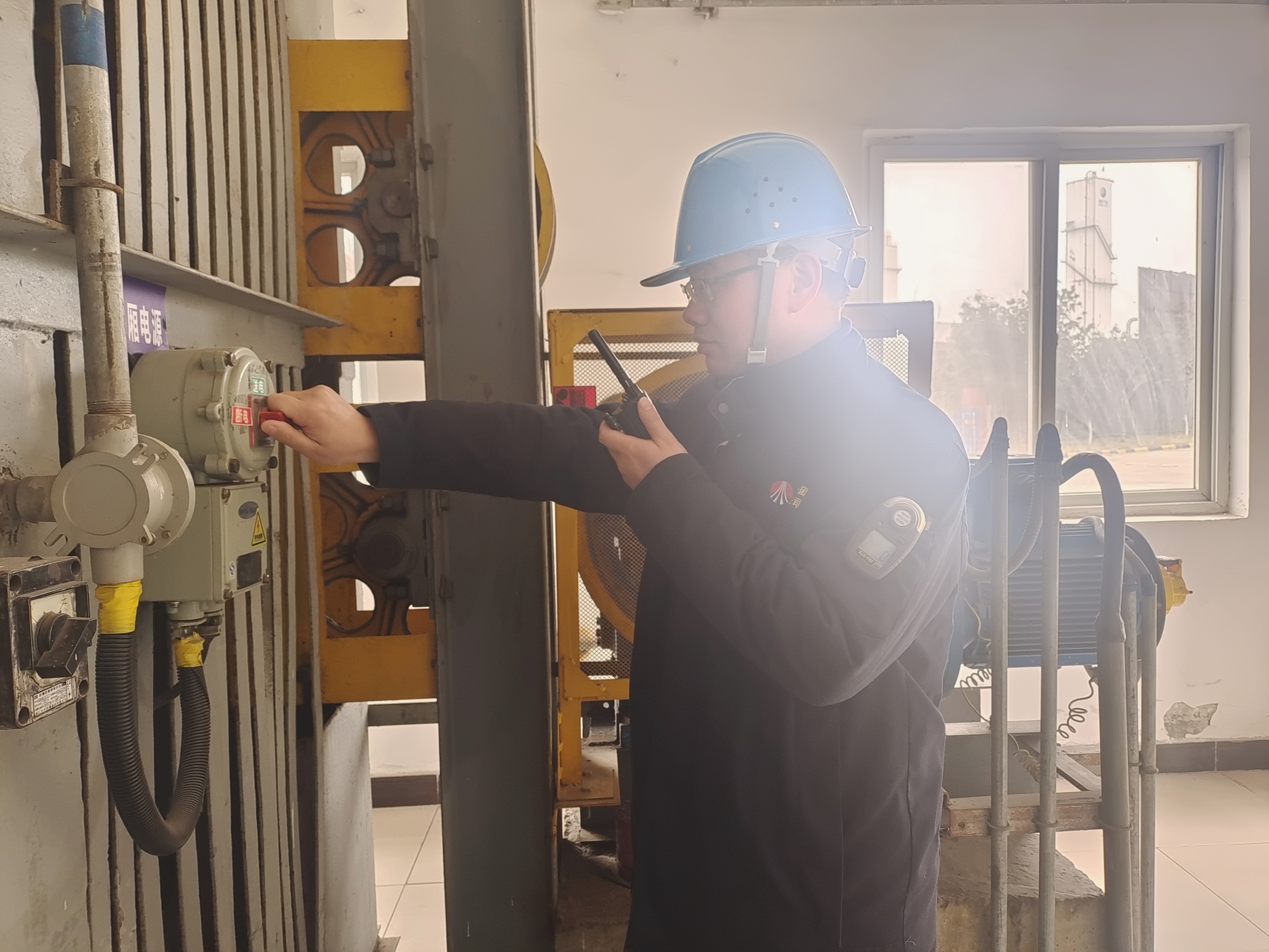 星火成炬,溫暖定格 致敬每一道“平凡微光” 星火成炬,溫暖定格 致敬每一道“平凡微光”