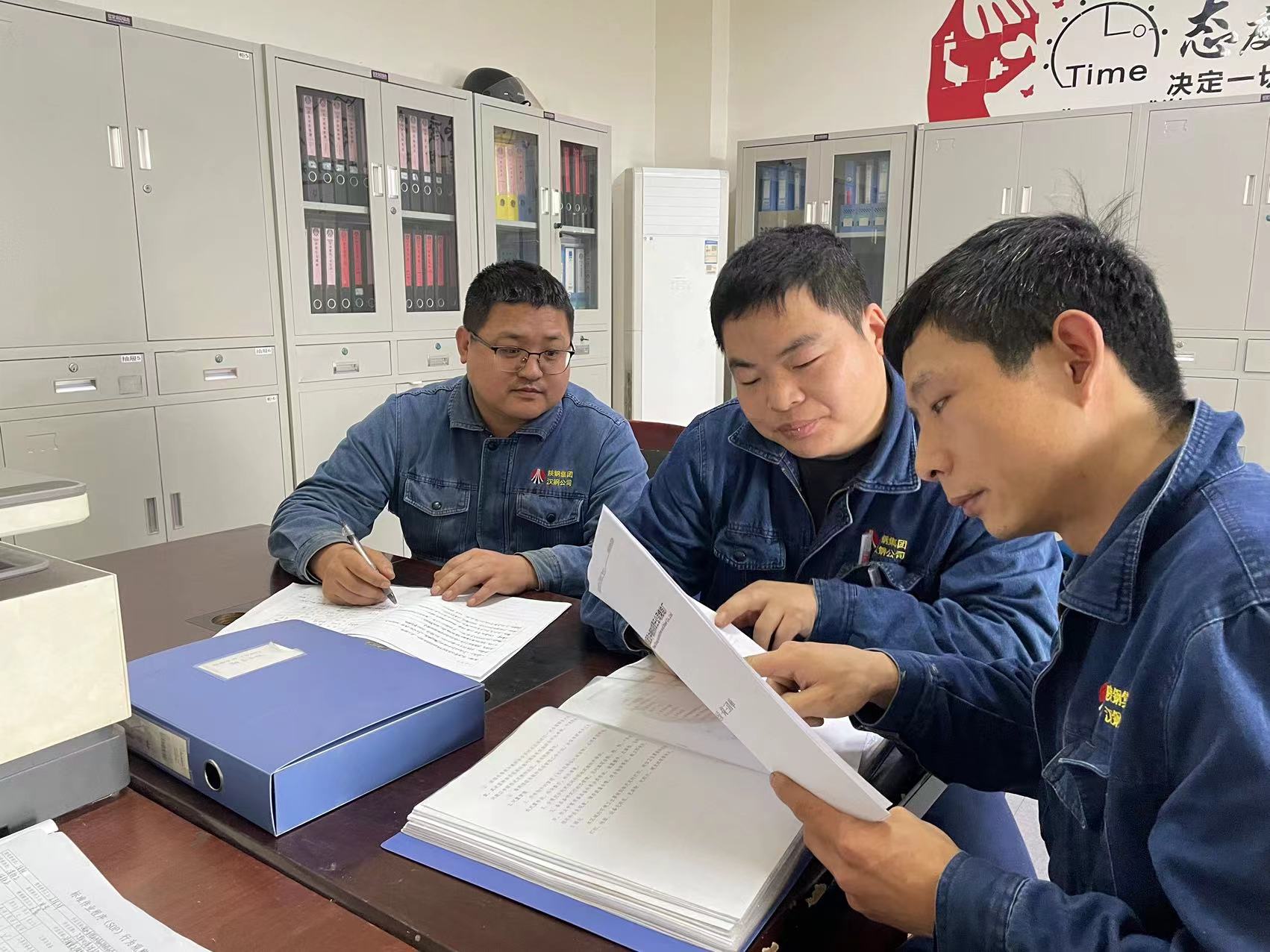 亮劍出擊打“硬仗”鋪設班組“新賽道”